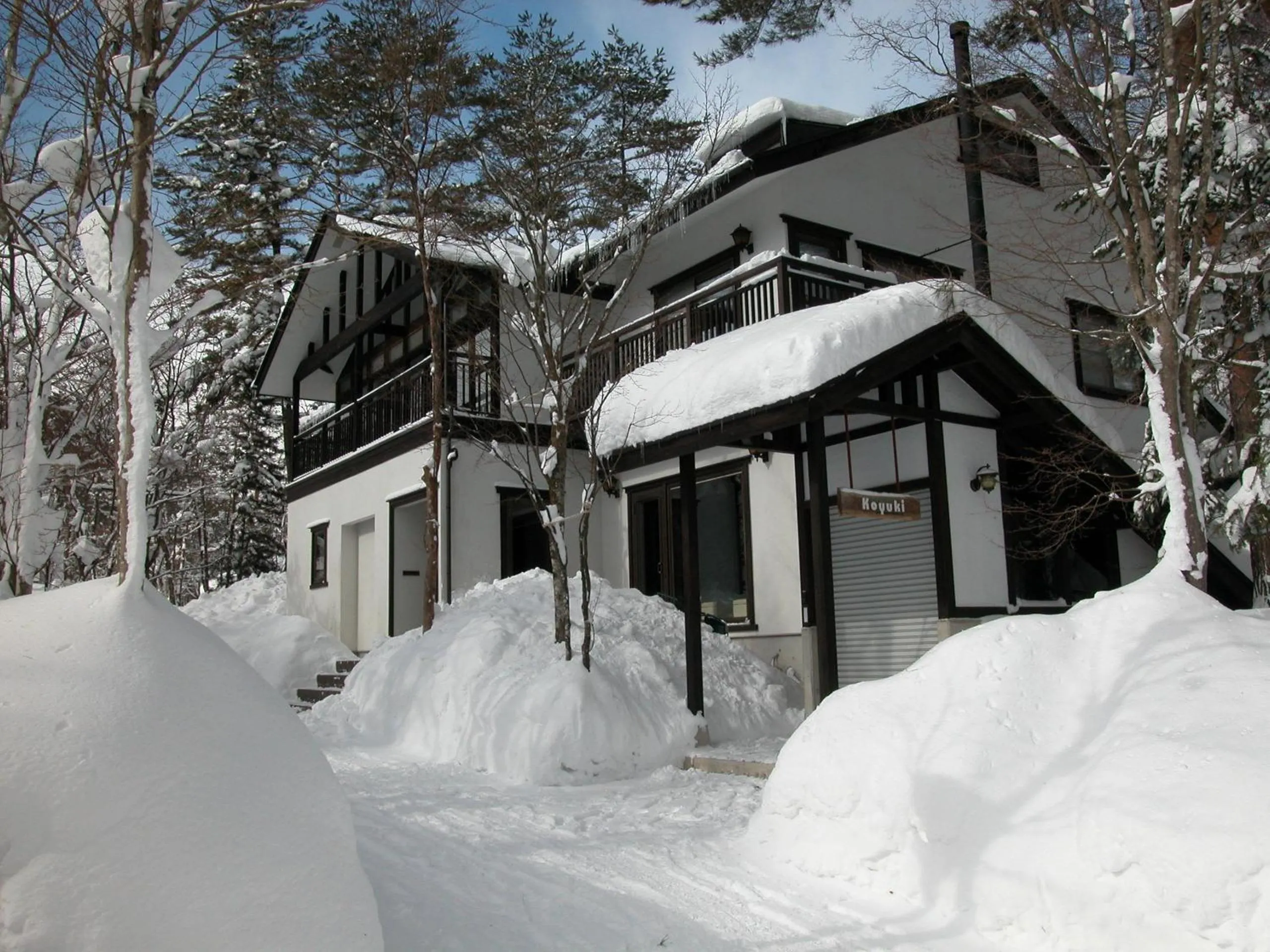 Facade/entrance in B&B Koyuki Hakuba