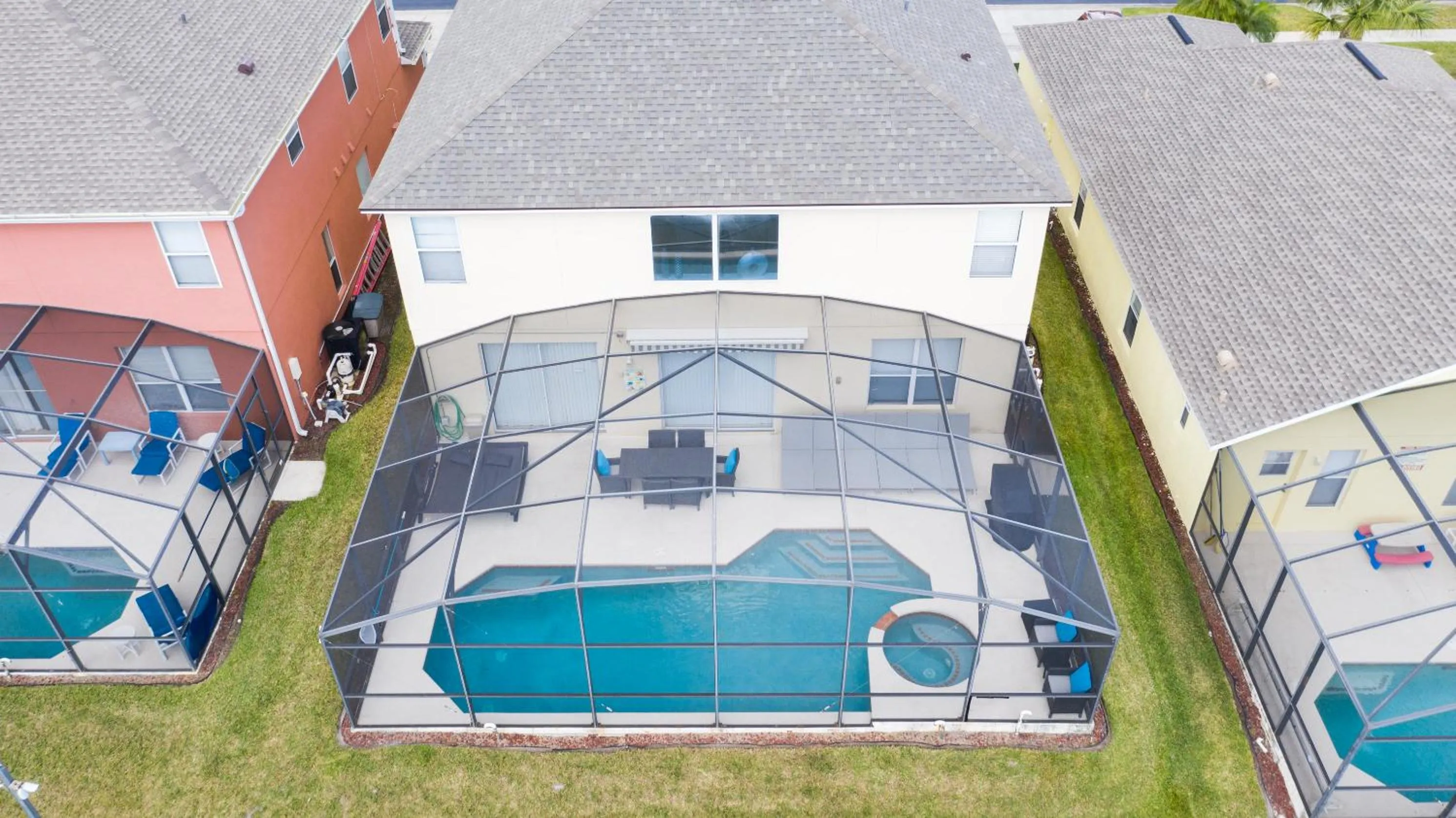 Property building in Disney Dream with Hot Tub, Pool, Xbox, Games Room, Lakeview, 10 min to Disney, Clubhouse