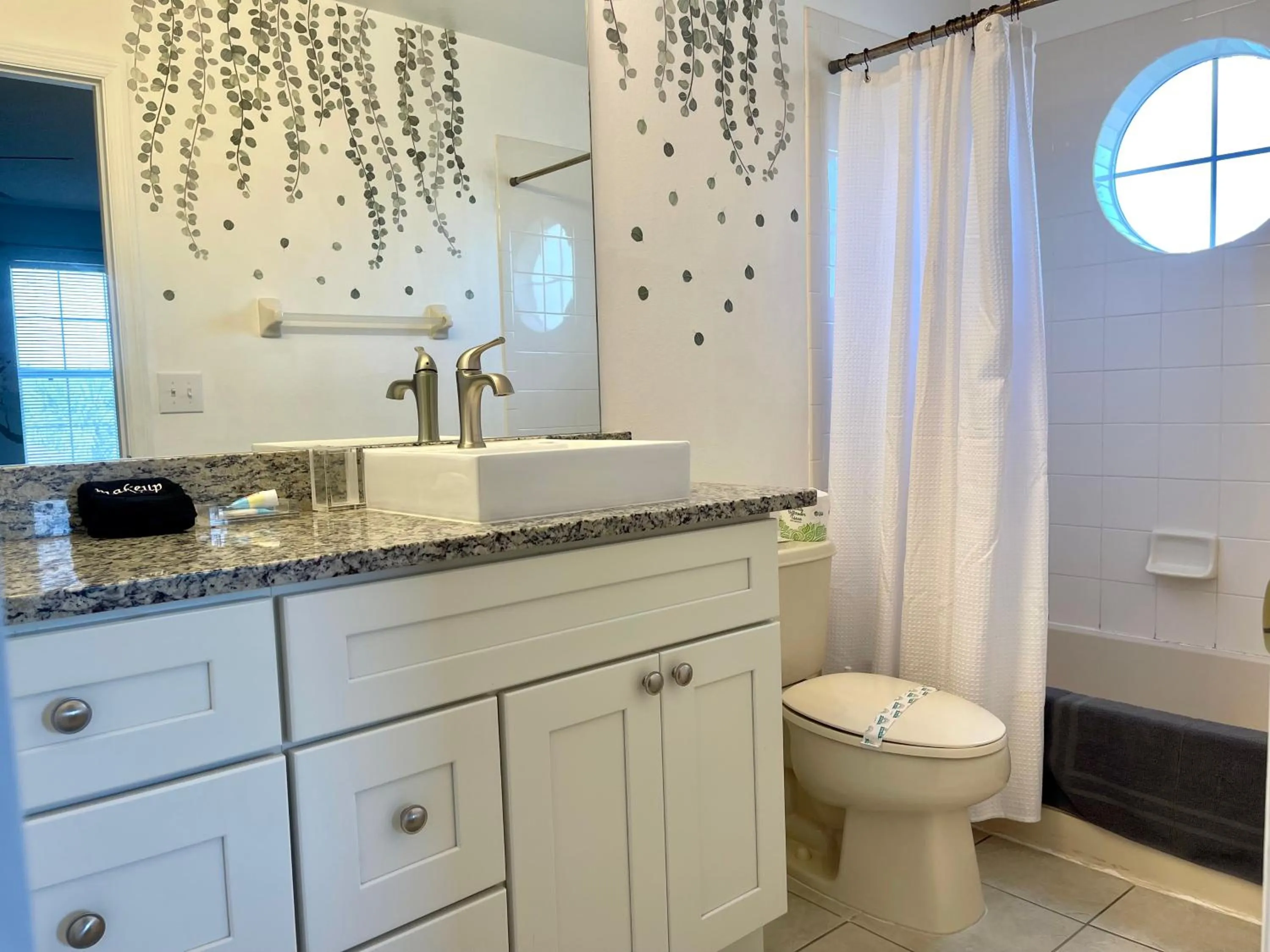 Bathroom in Disney Dream with Hot Tub, Pool, Xbox, Games Room, Lakeview, 10 min to Disney, Clubhouse