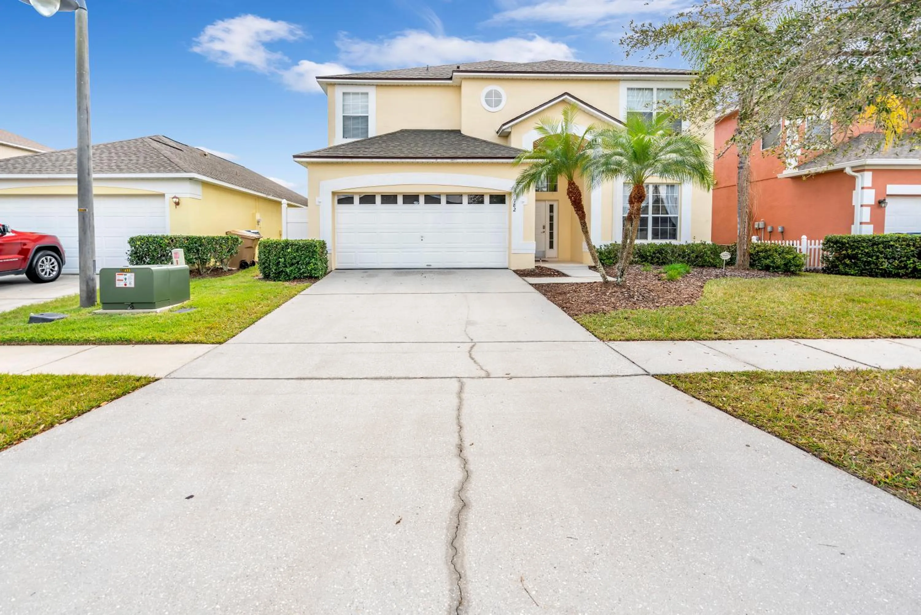 Property building in Disney Dream with Hot Tub, Pool, Xbox, Games Room, Lakeview, 10 min to Disney, Clubhouse