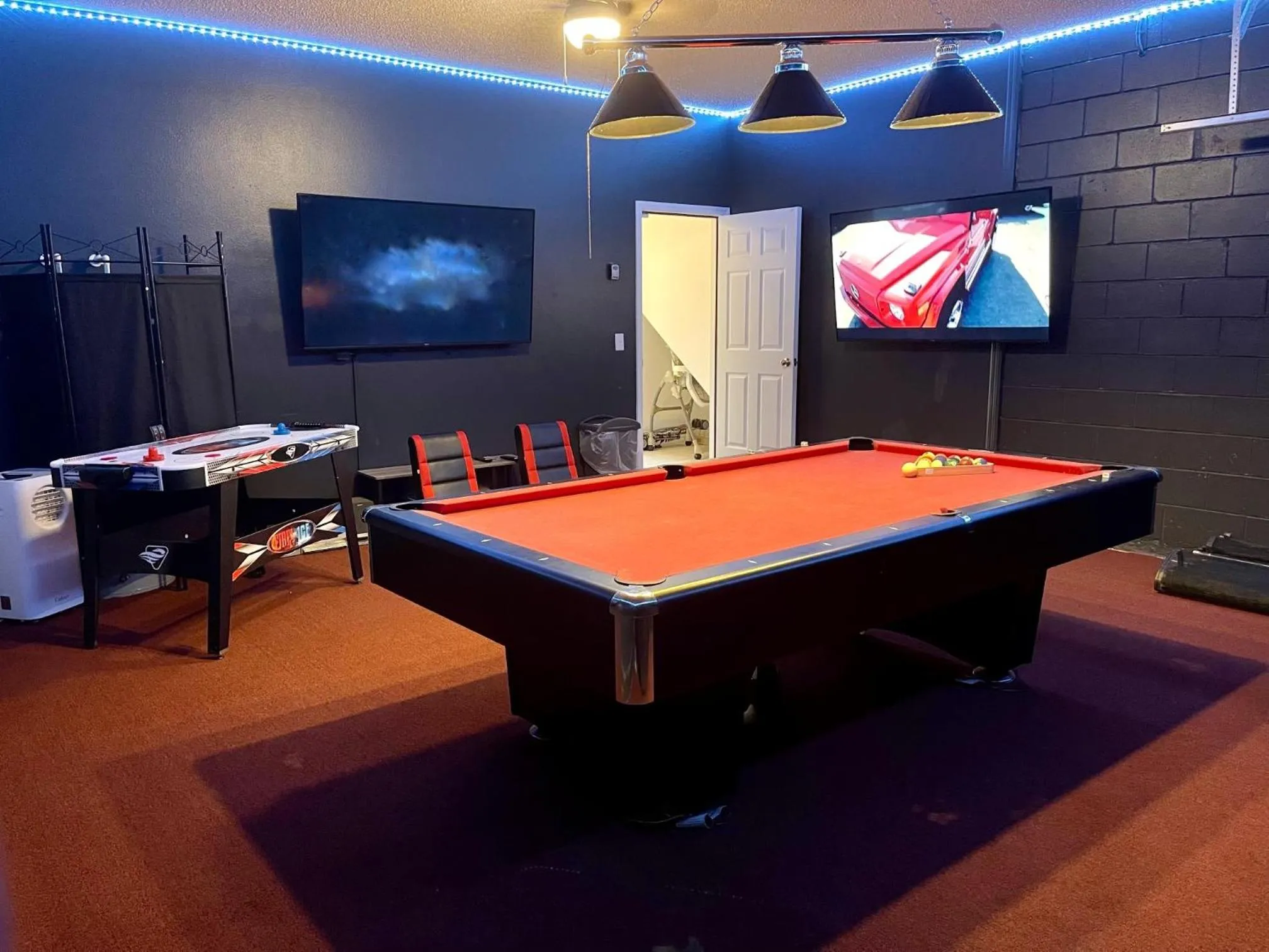Game Room in Disney Dream with Hot Tub, Pool, Xbox, Games Room, Lakeview, 10 min to Disney, Clubhouse