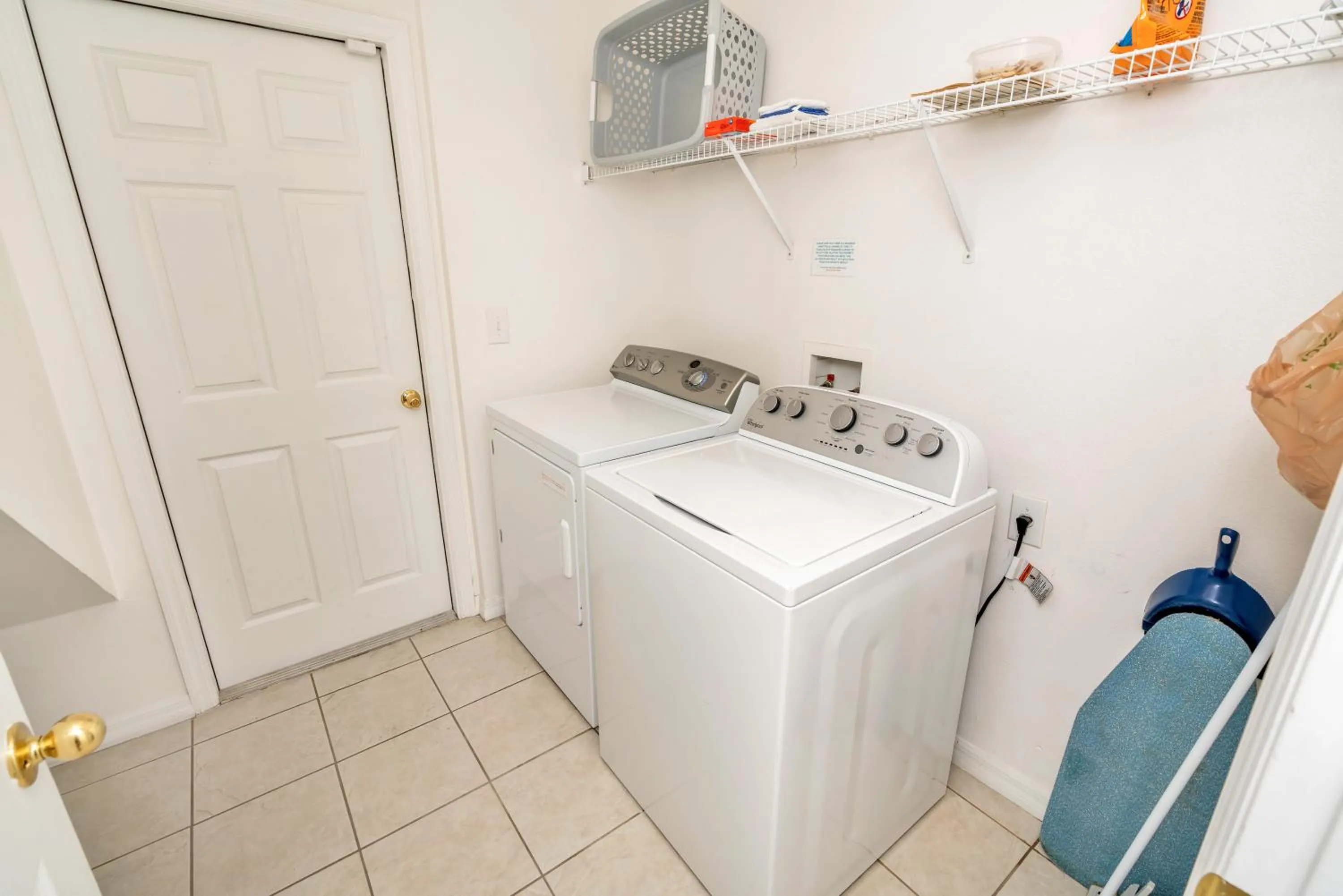 Area and facilities in Disney Dream with Hot Tub, Pool, Xbox, Games Room, Lakeview, 10 min to Disney, Clubhouse