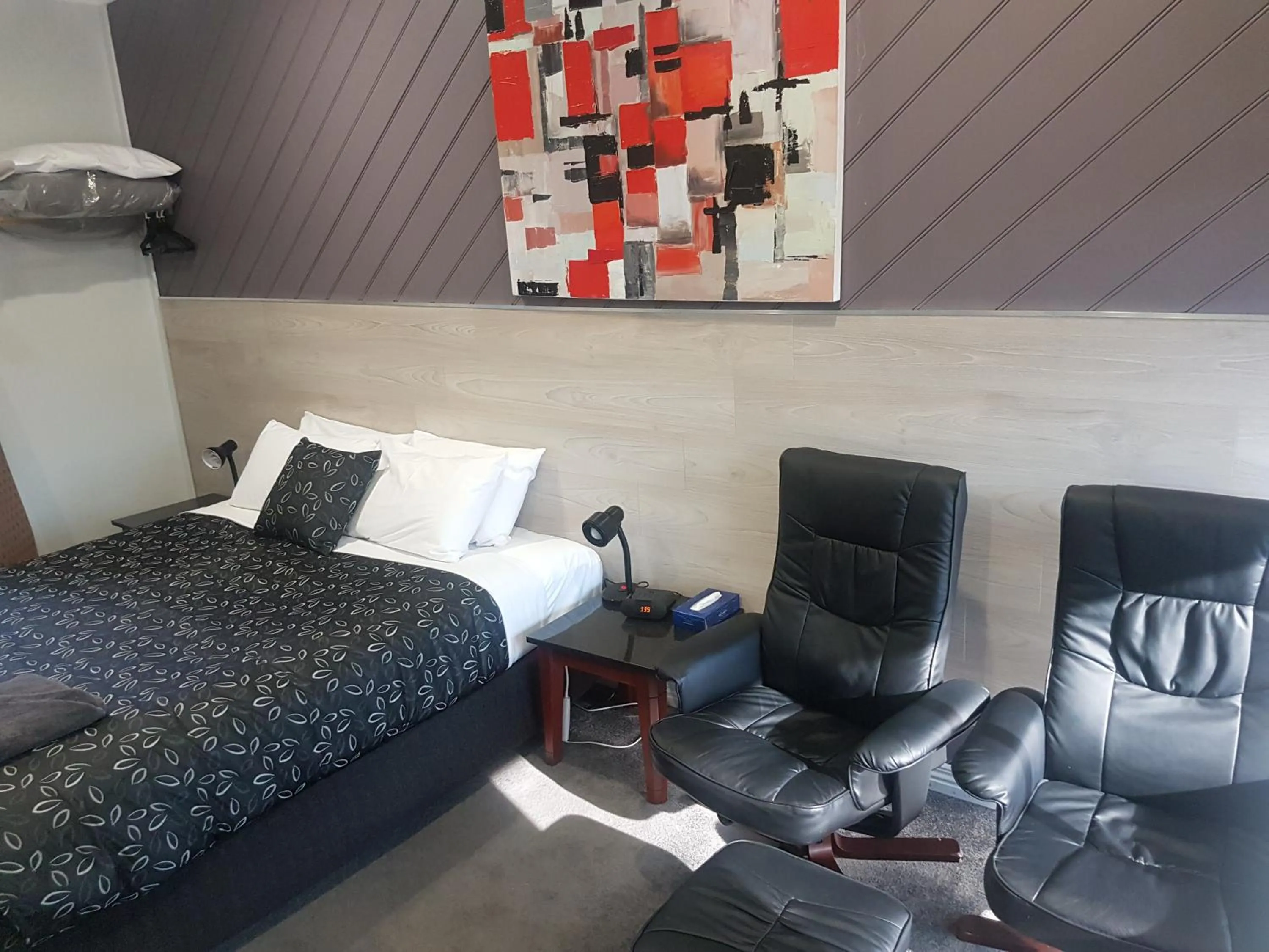 Motel24Seven and Apartments