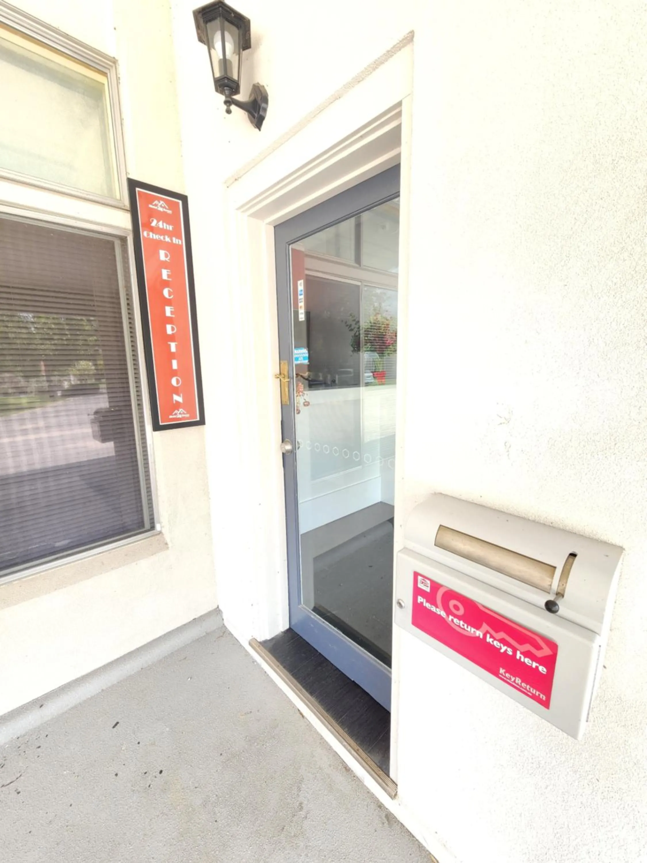 Motel24Seven and Apartments