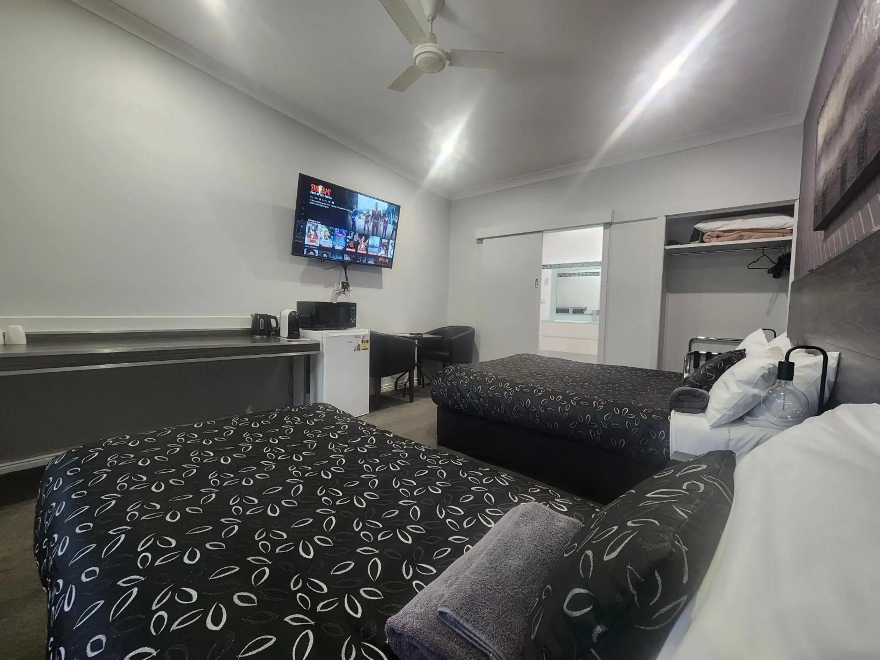 Twin Room in Motel24Seven and Apartments Twin Room in Motel24Seven and Apartments