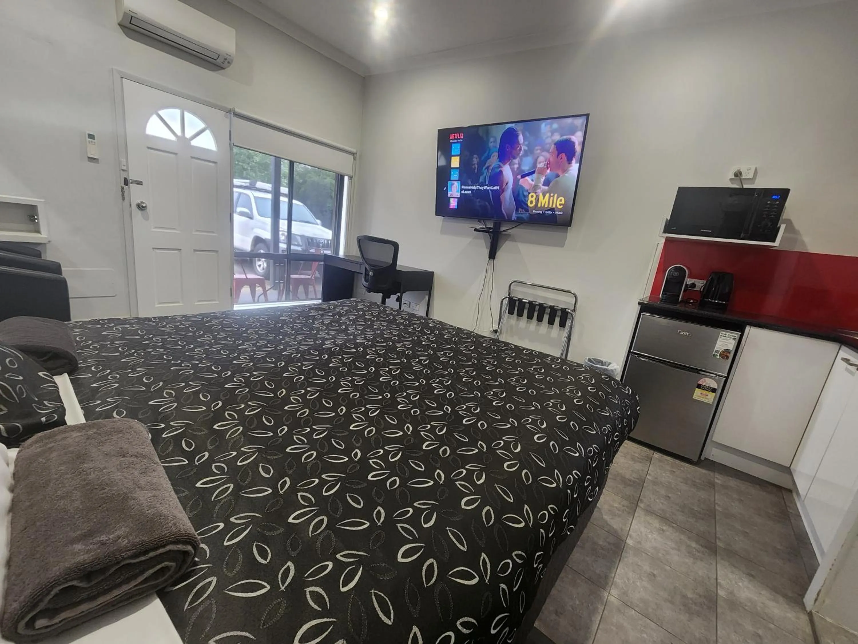 Bed in Motel24Seven and Apartments