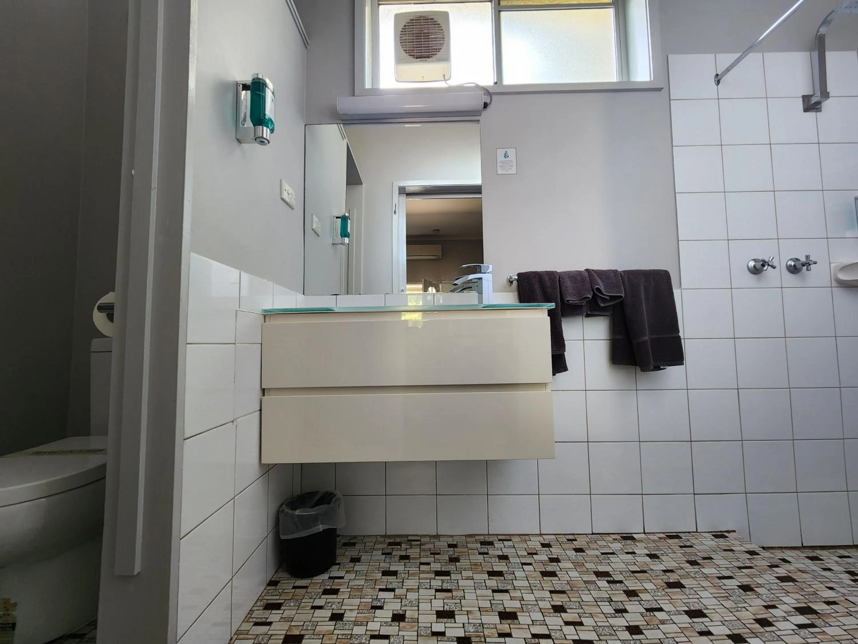 Motel24Seven and Apartments