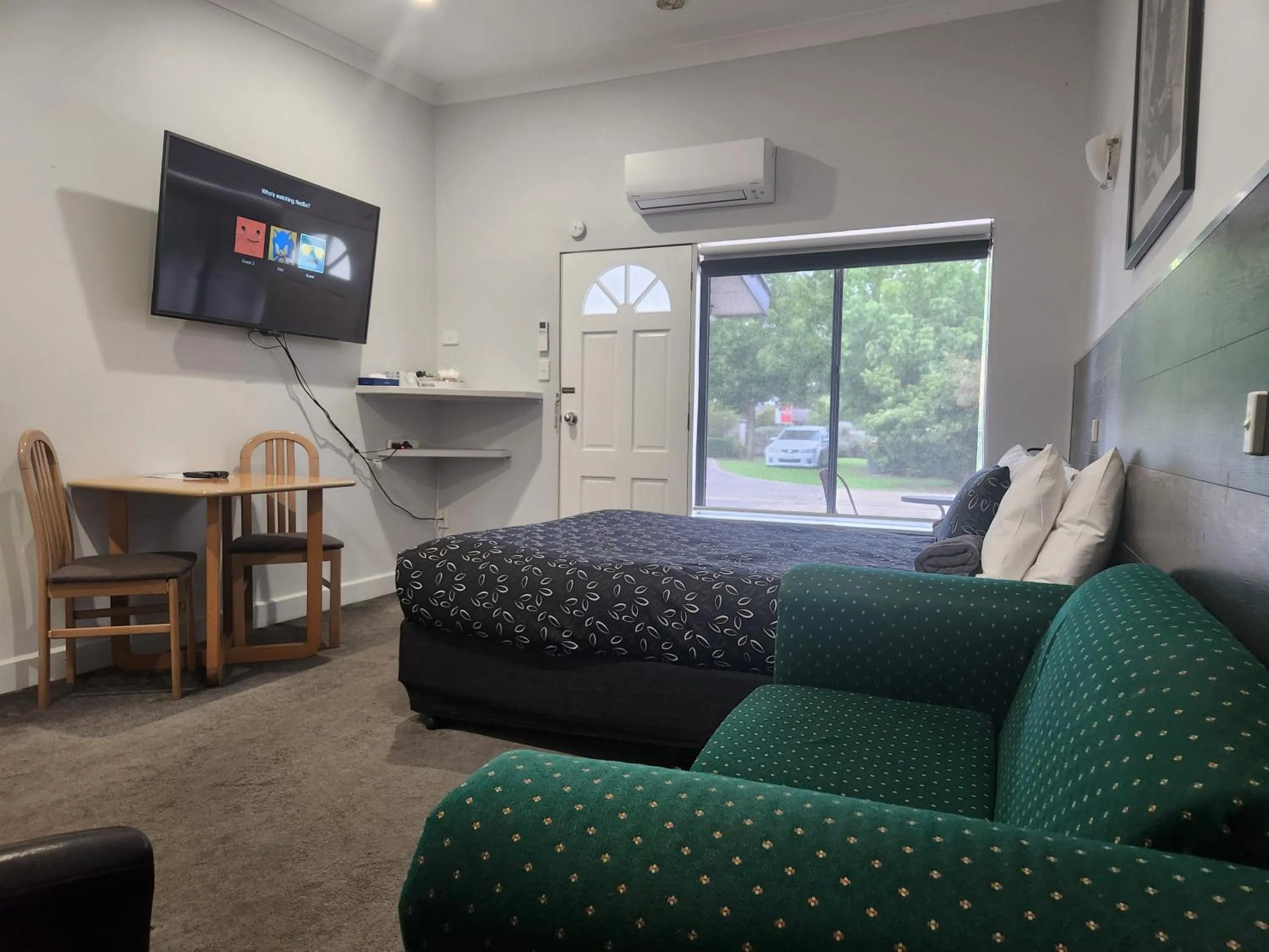 Motel24Seven and Apartments