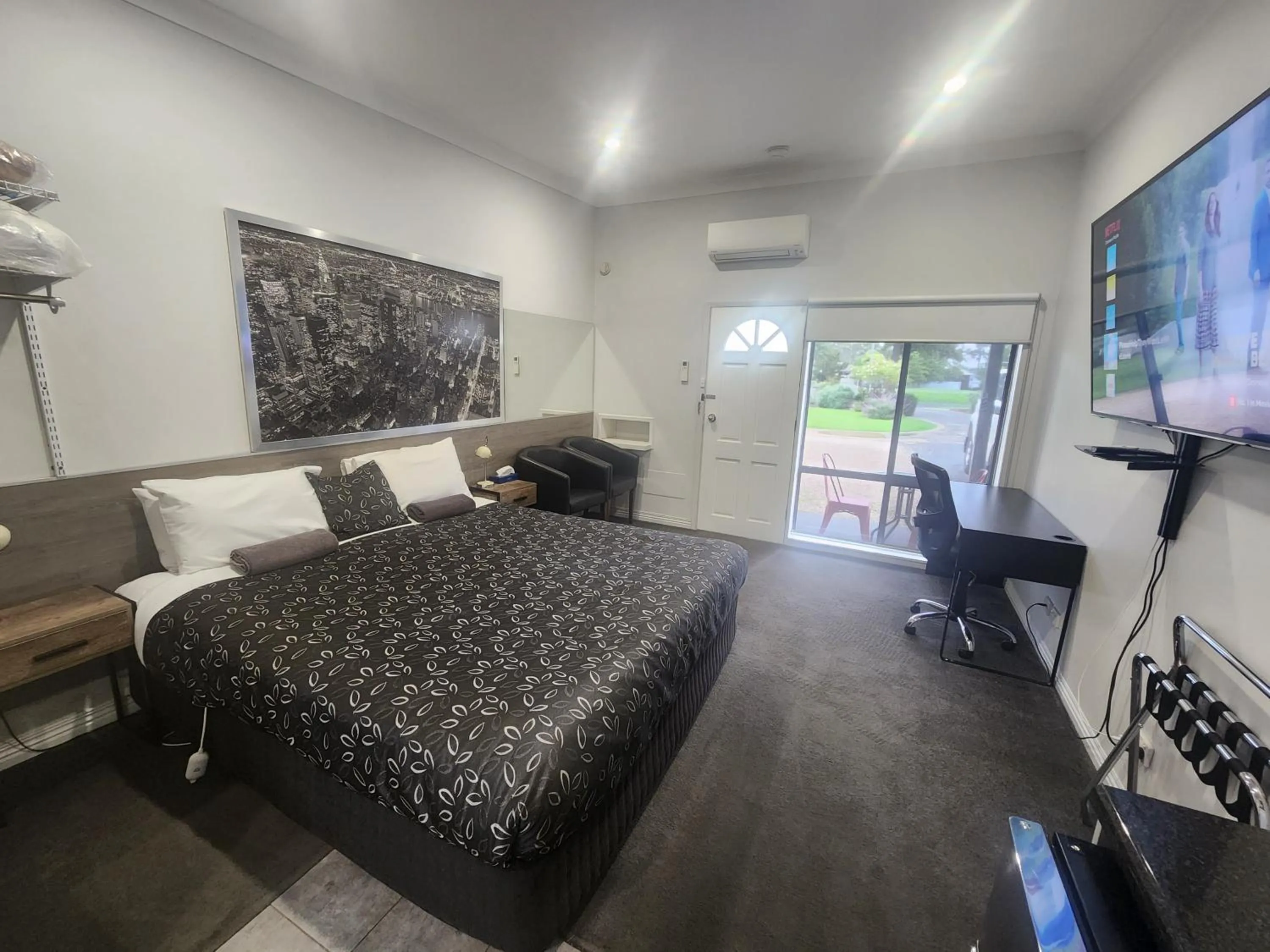 Bed in Motel24Seven and Apartments