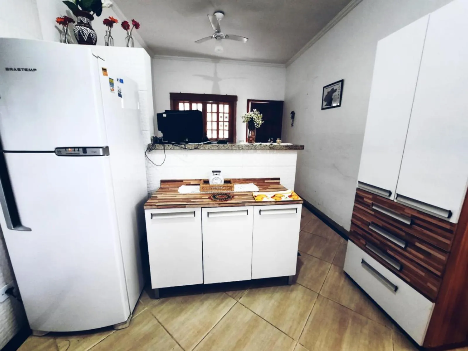 Communal kitchen in Sobrado Família Maranduba Ubatuba