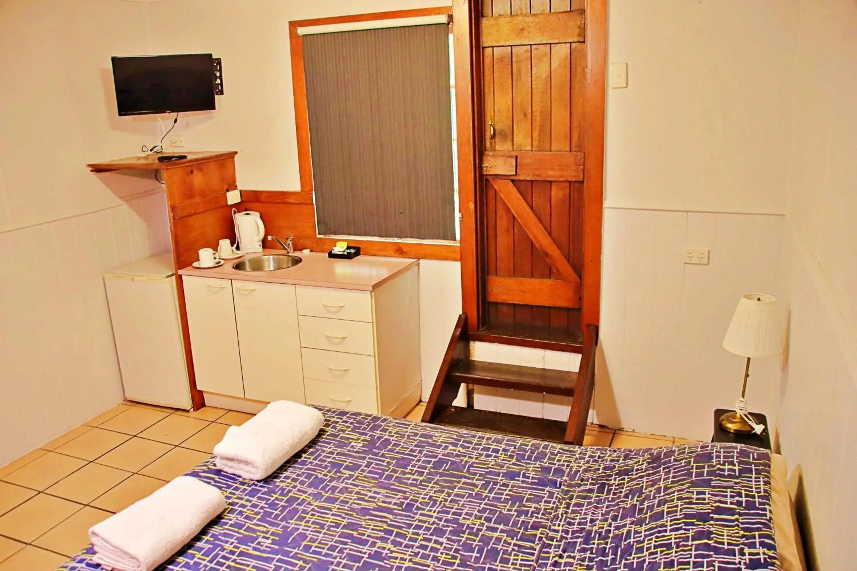 Bedroom, Bed in Brisbane Manor Bedroom, Bed in Brisbane Manor