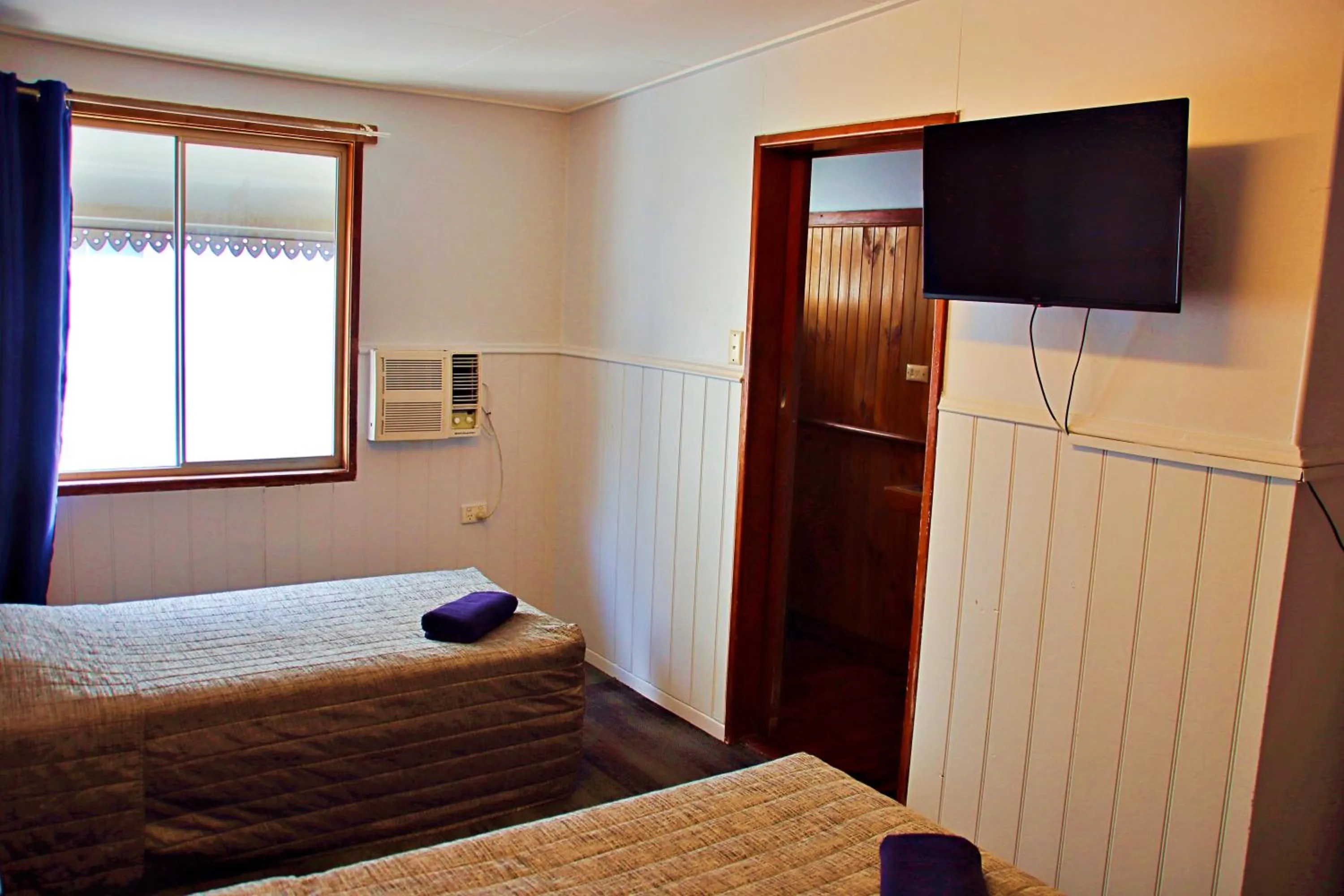 Bedroom, Bed in Brisbane Manor