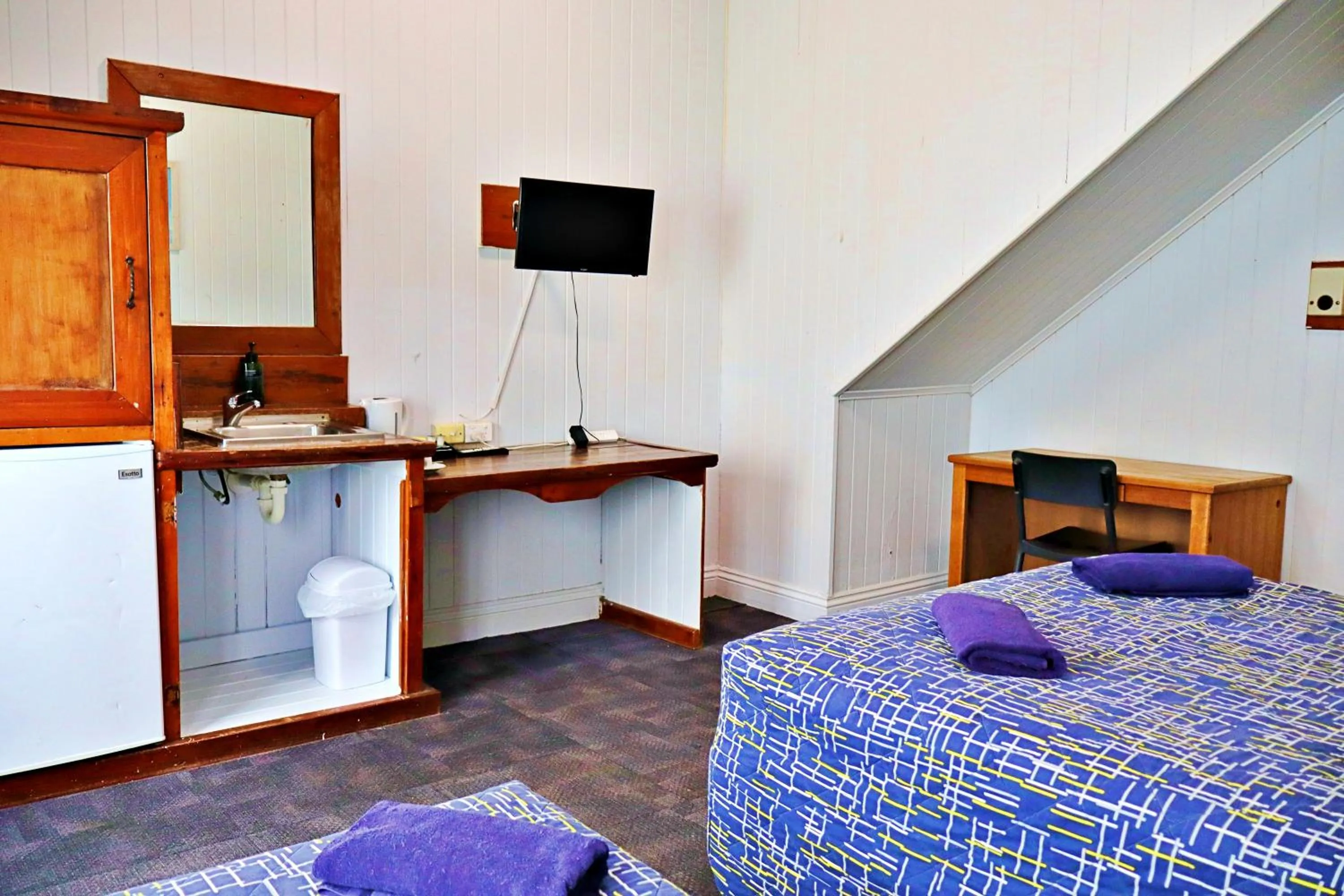 Bedroom, Bed in Brisbane Manor