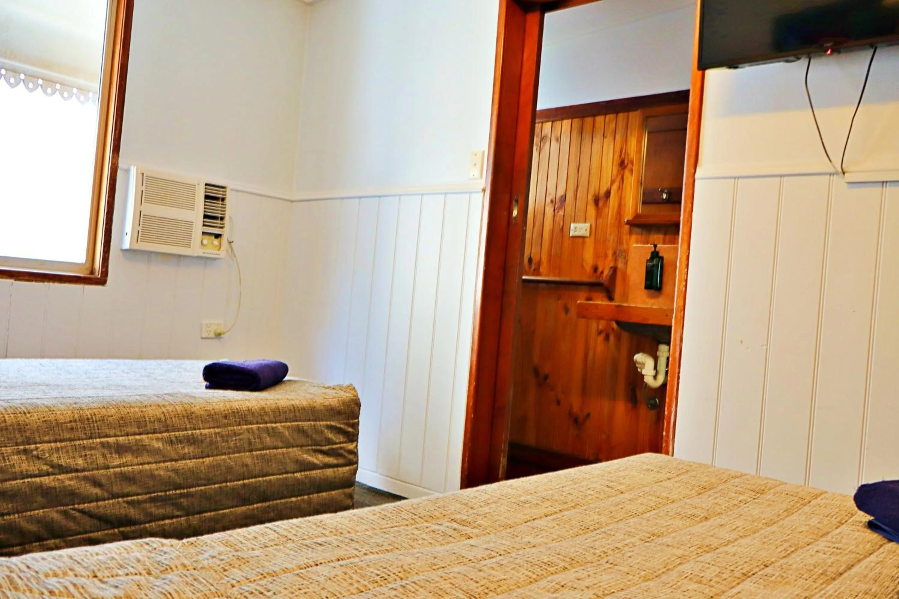 Bedroom, Bed in Brisbane Manor