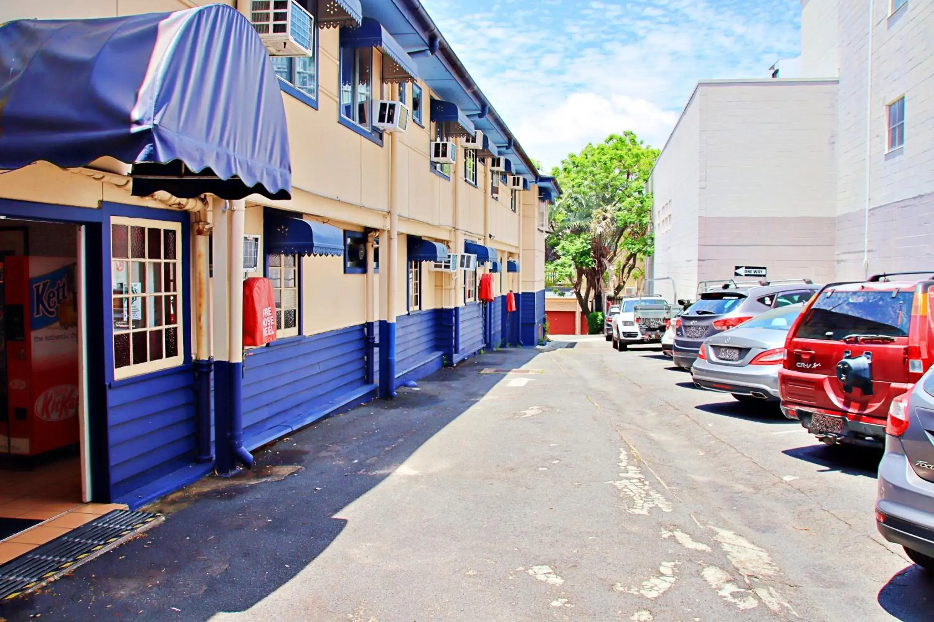 Property building in Brisbane Manor Property building in Brisbane Manor