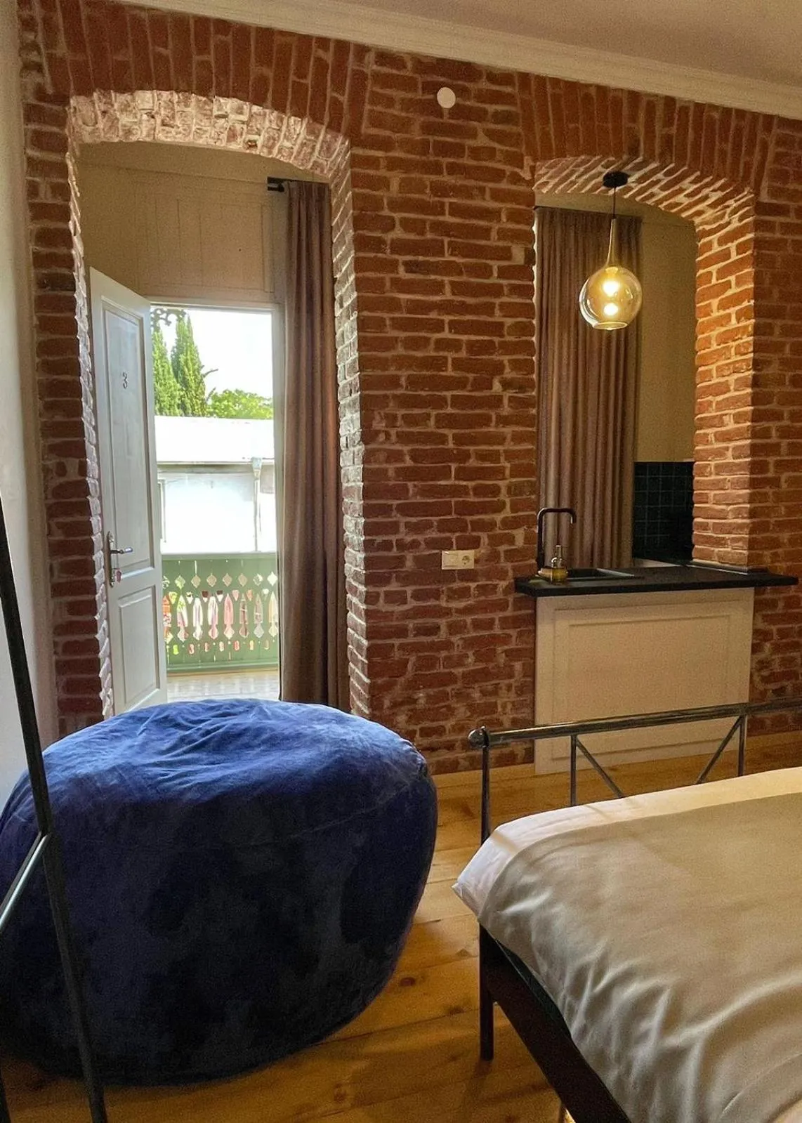 Seating area, Bed in Artisan Boutique Hotel & Gallery