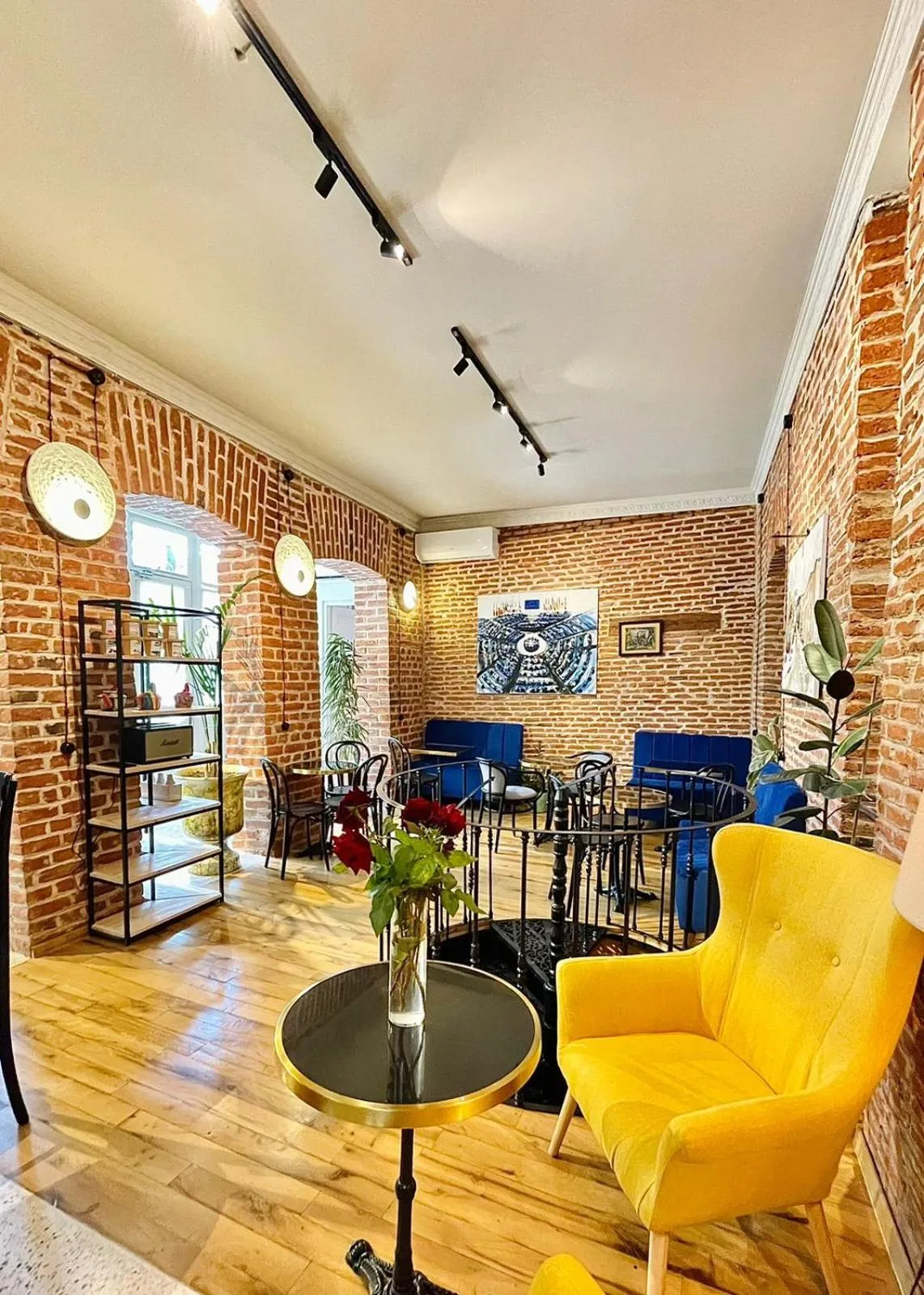 Restaurant/places to eat in Artisan Boutique Hotel & Gallery