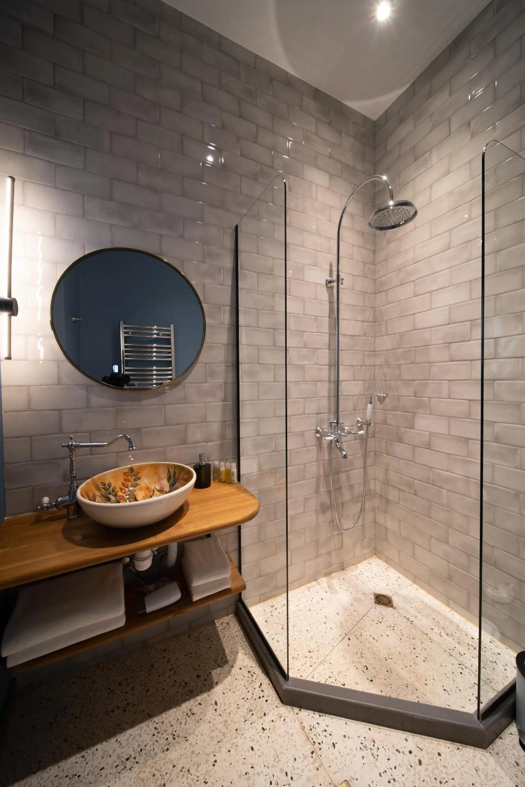 Shower in Artisan Boutique Hotel & Gallery