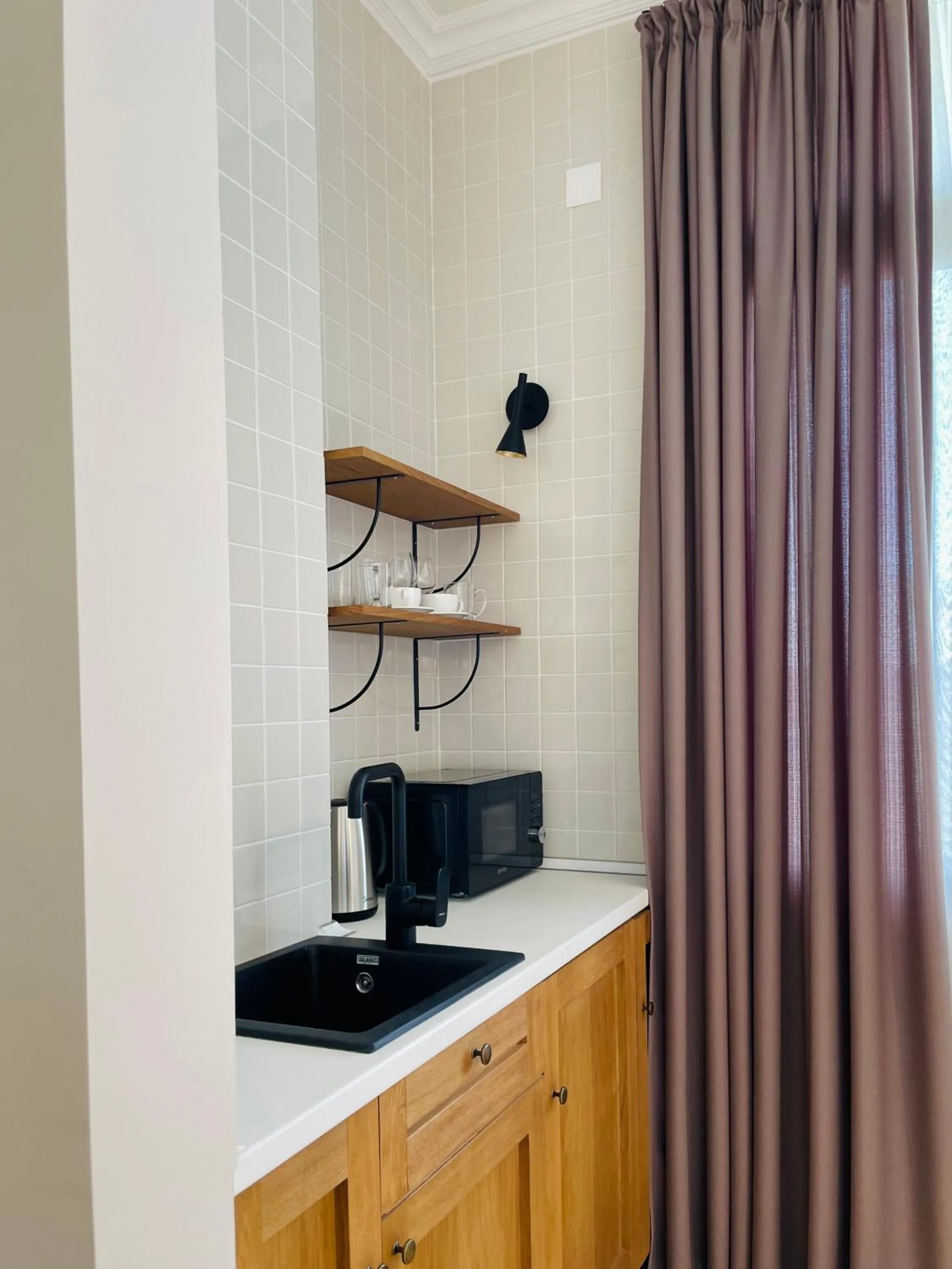 Kitchen or kitchenette in Artisan Boutique Hotel & Gallery