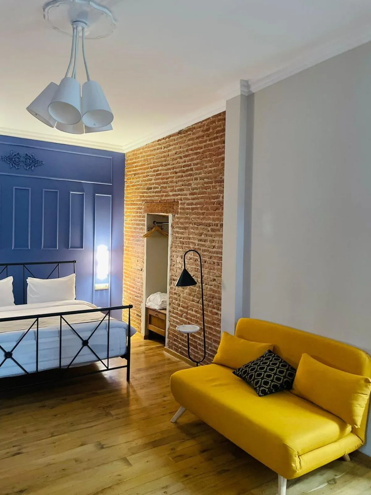 Bed in Artisan Boutique Hotel & Gallery