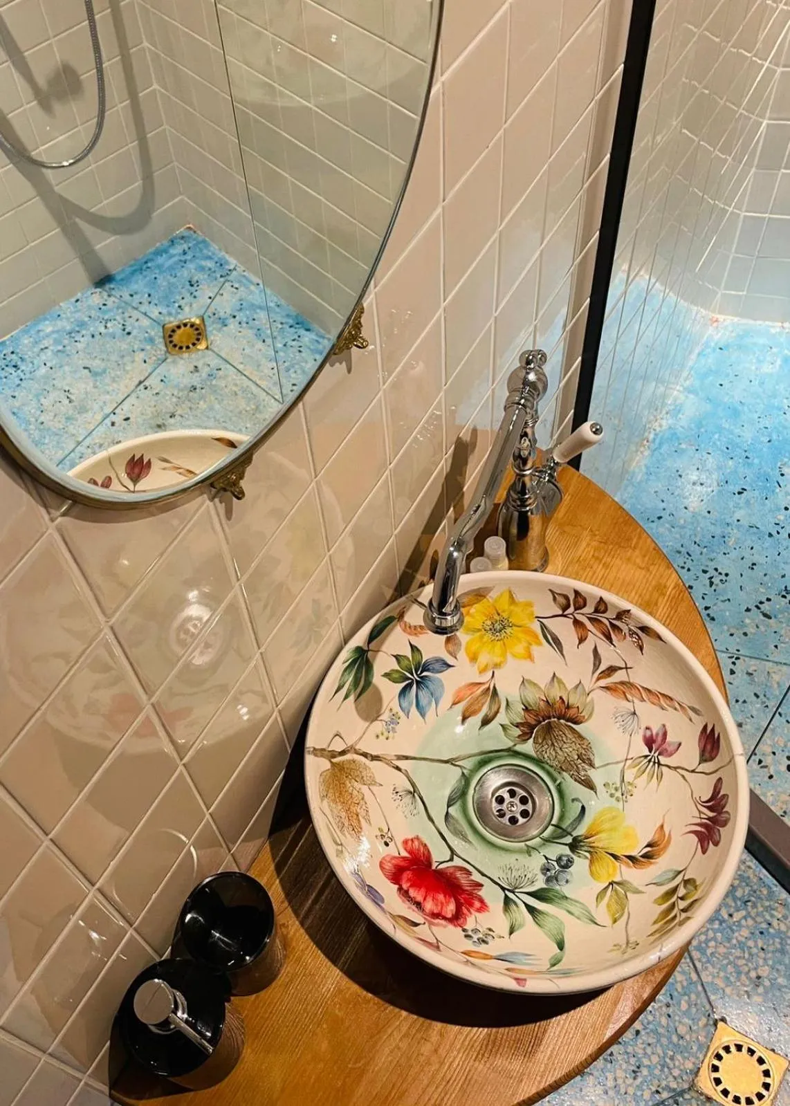 Bathroom in Artisan Boutique Hotel & Gallery