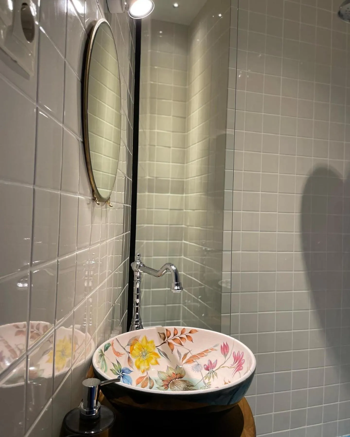 Shower in Artisan Boutique Hotel & Gallery