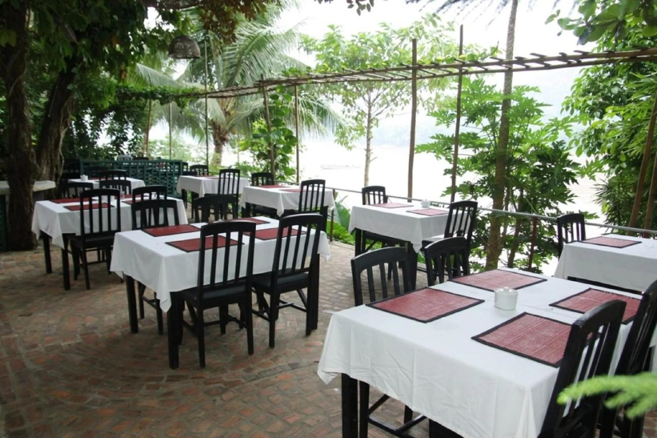 Restaurant/places to eat in Sala Prabang Hotel