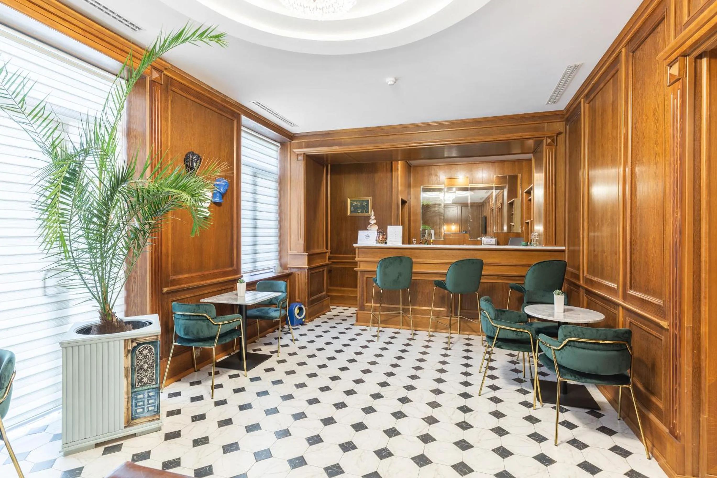 Lounge or bar in Legends Tskaltubo Spa Resort