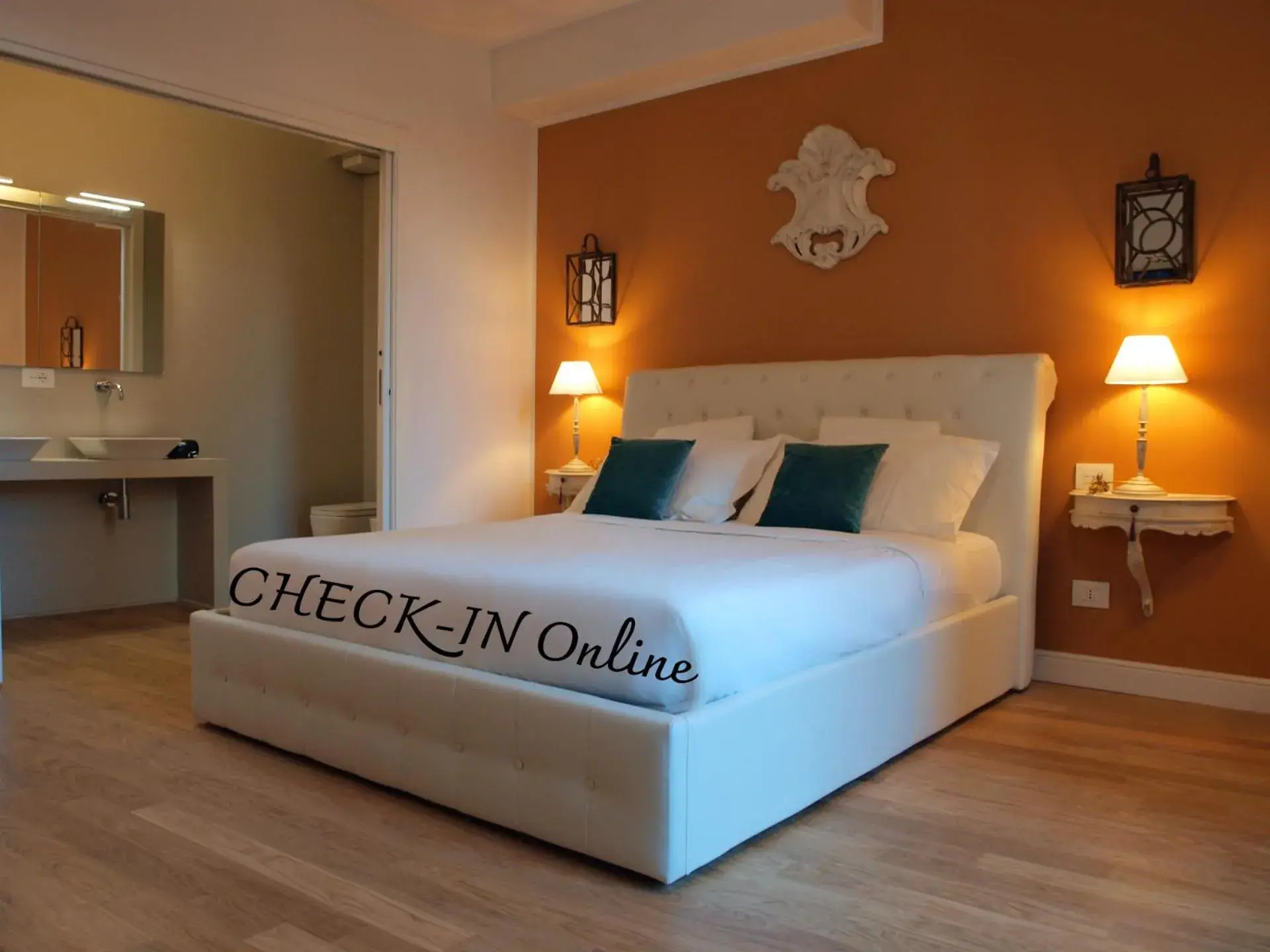 Deluxe Double Room with Balcony in Cosmopolitan Central Rooms Deluxe Double Room with Balcony in Cosmopolitan Central Rooms
