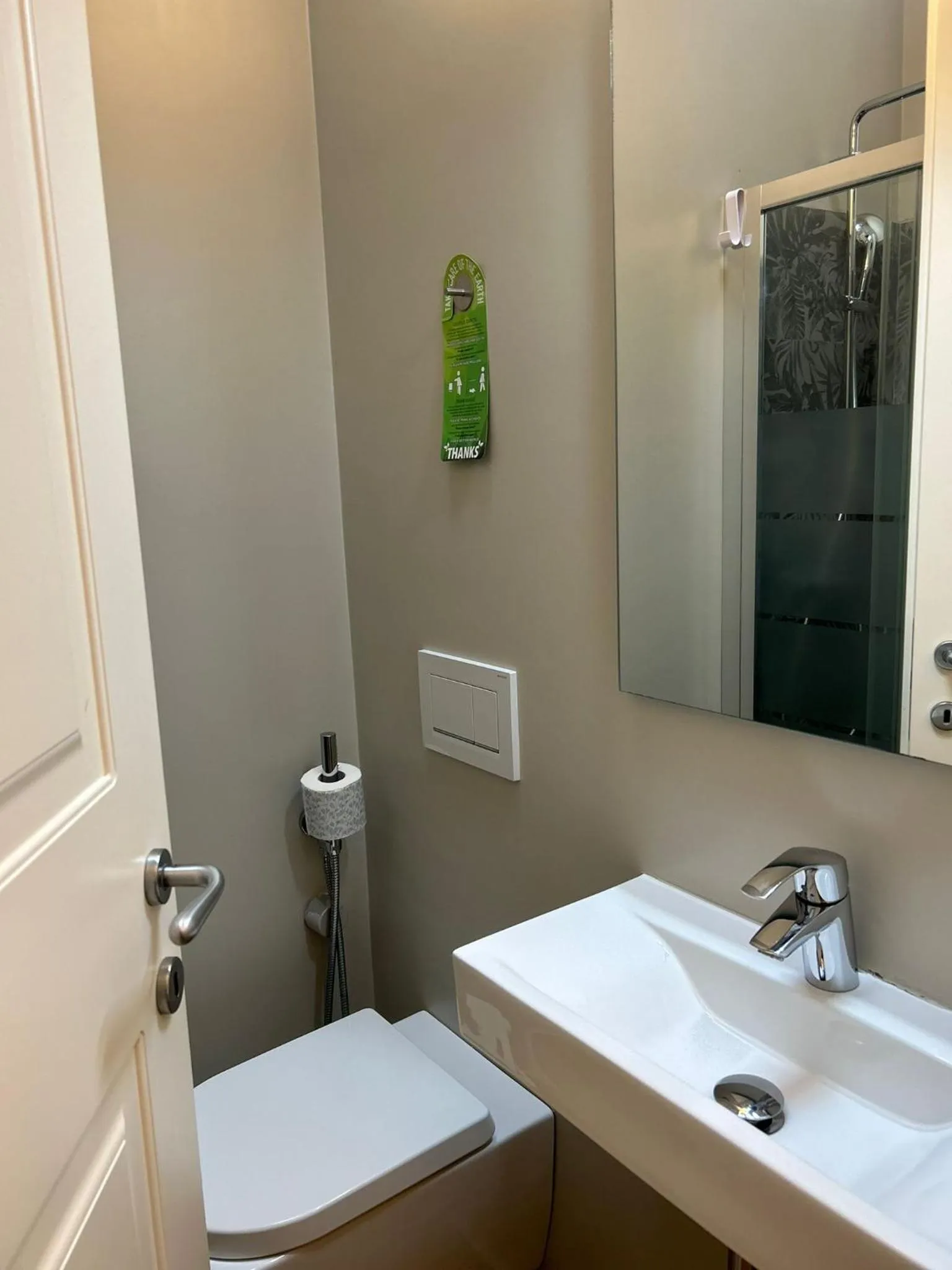 Bathroom in Cosmopolitan Central Rooms