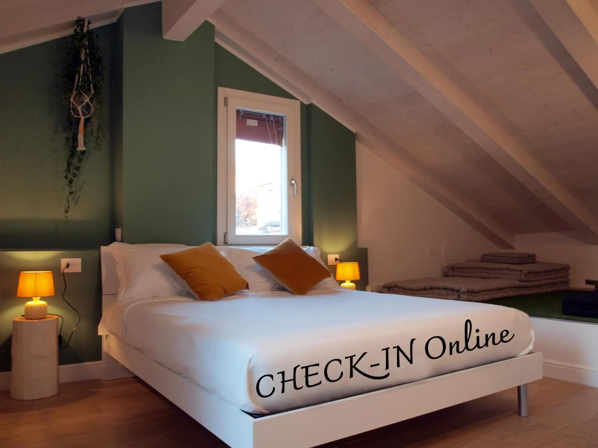 Bedroom, Bed in Cosmopolitan Central Rooms