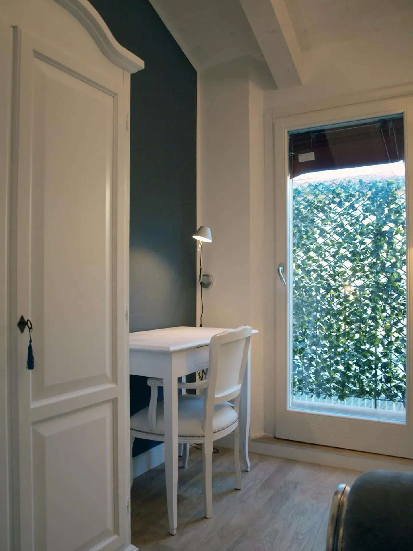 Double or Twin Room with Balcony in Cosmopolitan Central Rooms Double or Twin Room with Balcony in Cosmopolitan Central Rooms