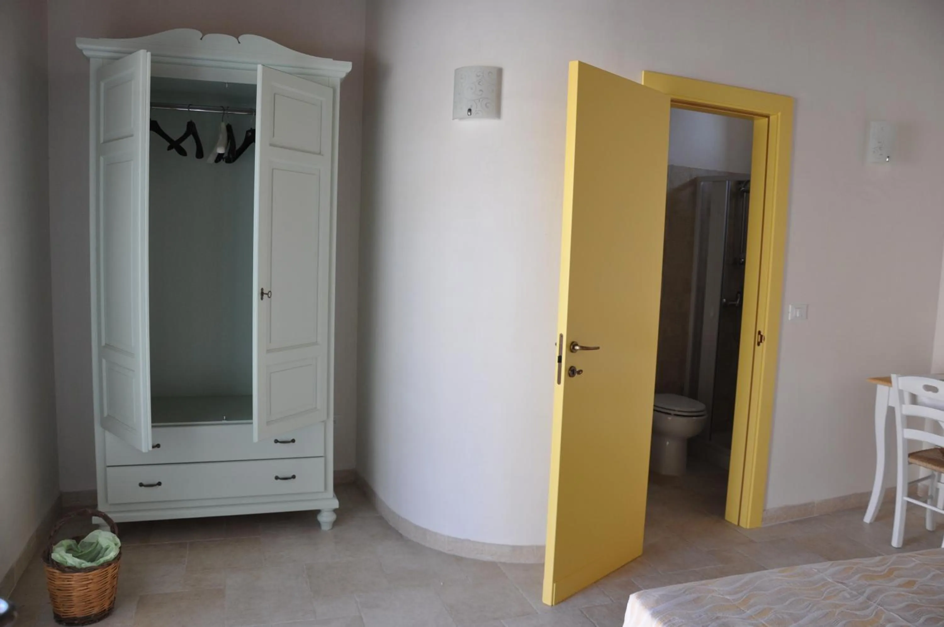 wardrobe in masseria Carlini