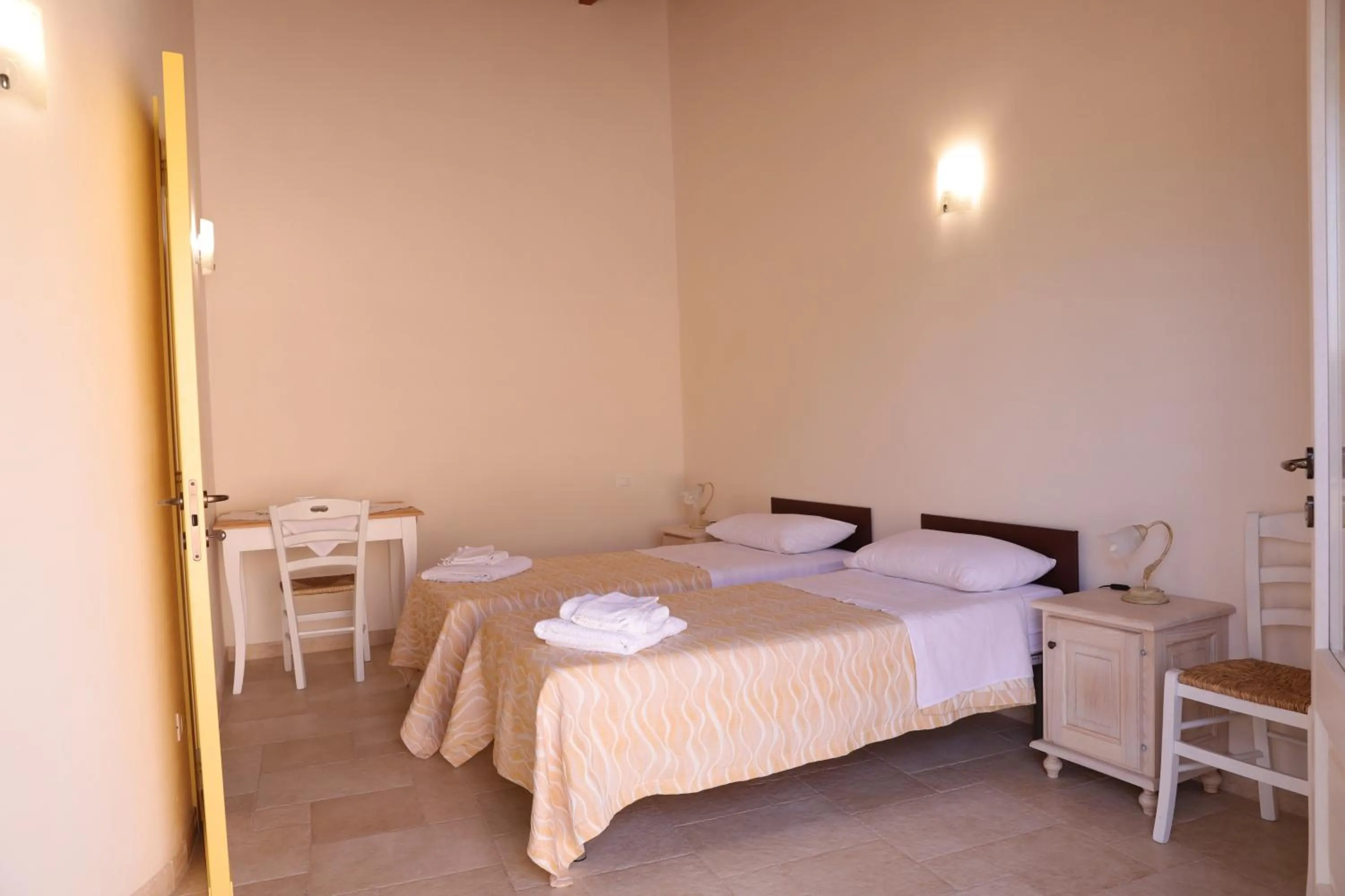 Bedroom, Bed in masseria Carlini