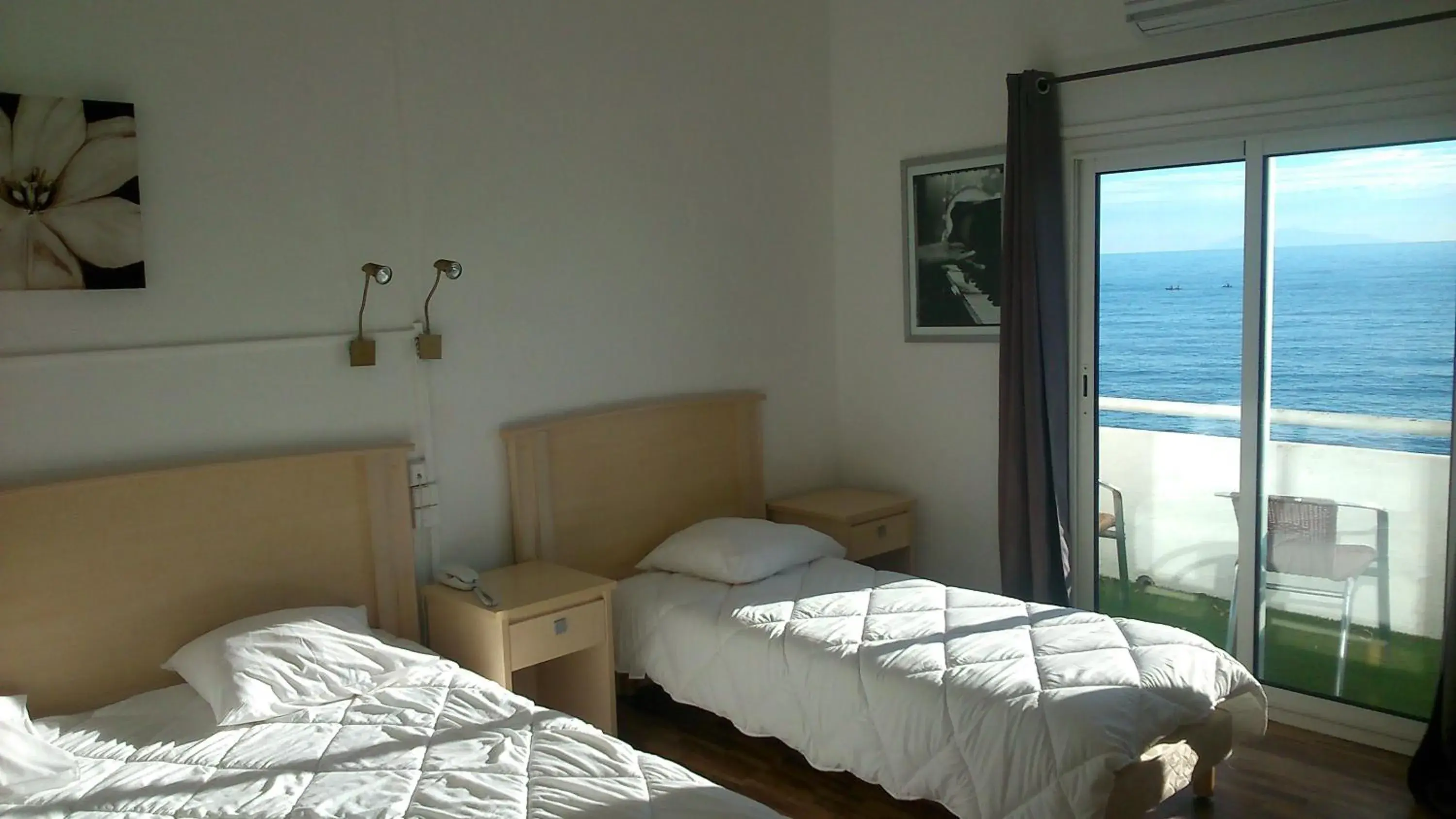 Twin Room with Sea View in Hotel Ariana Twin Room with Sea View in Hotel Ariana