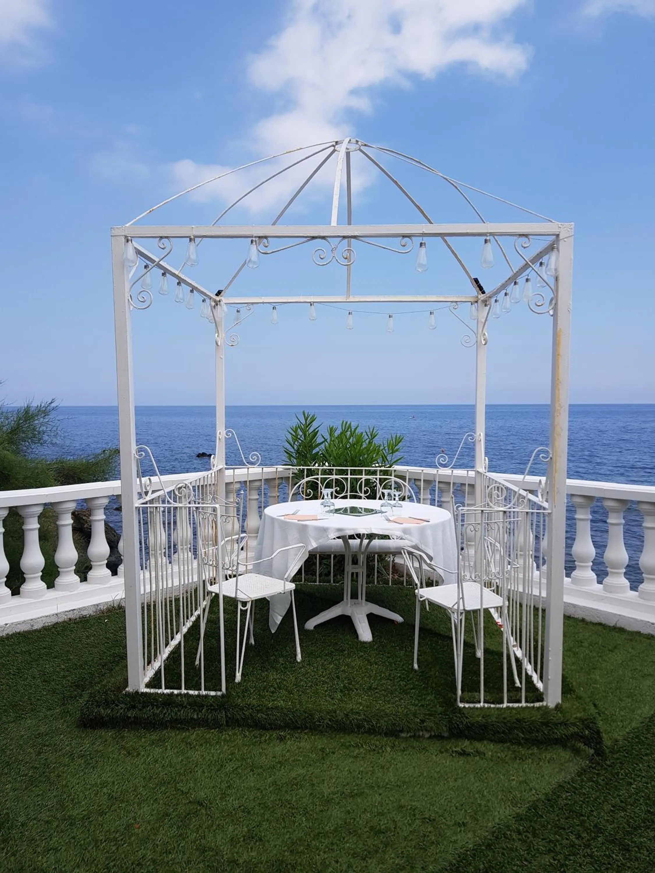 Patio in Hotel Ariana