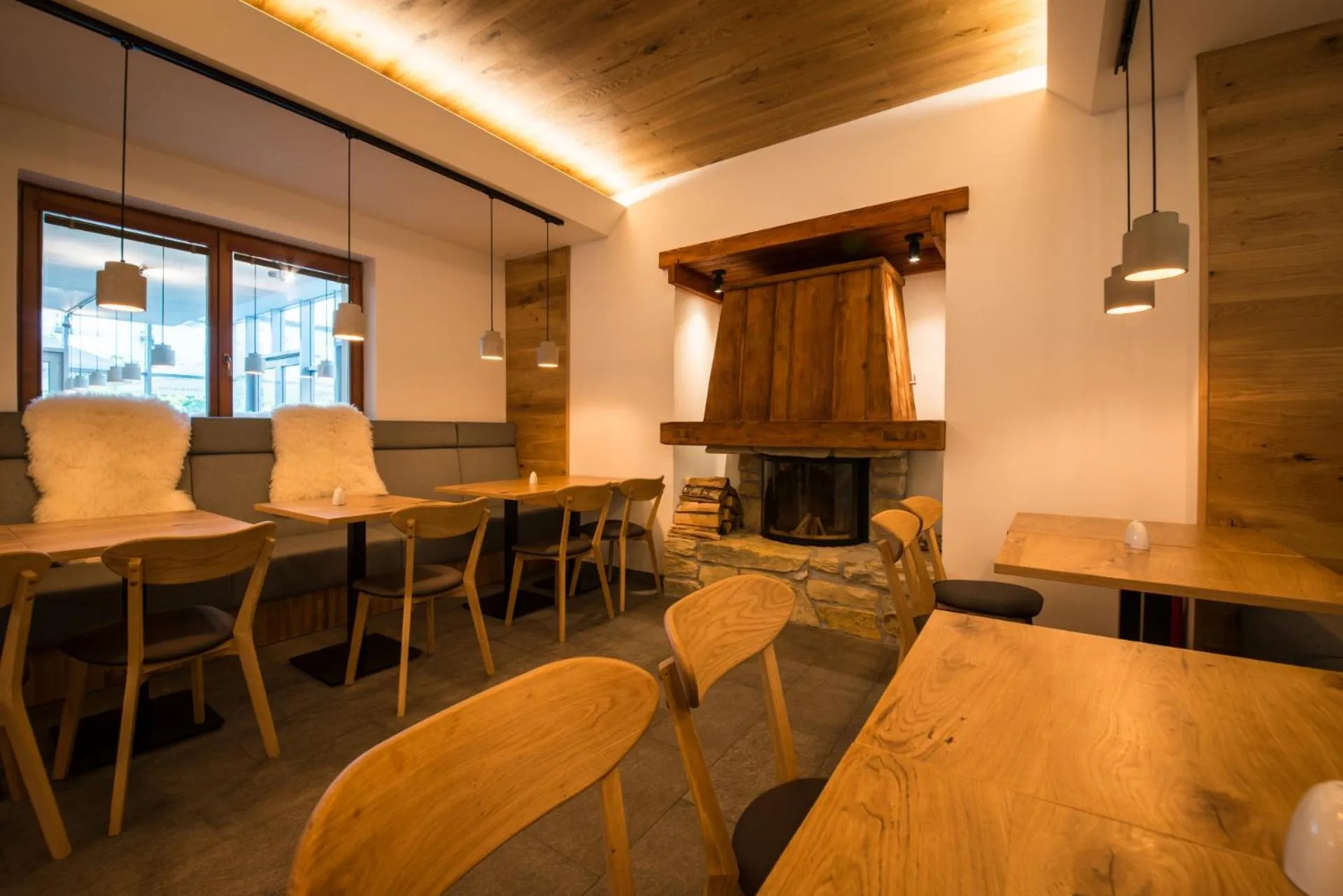 Restaurant/places to eat in Resort Orsino