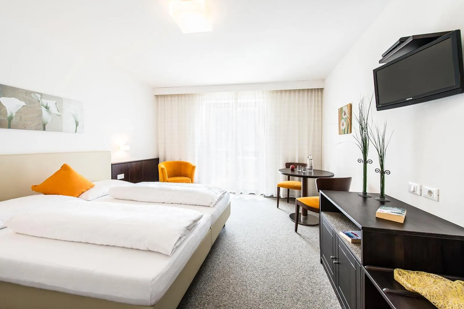 Photo of the whole room, Bed in Garni Weghueb