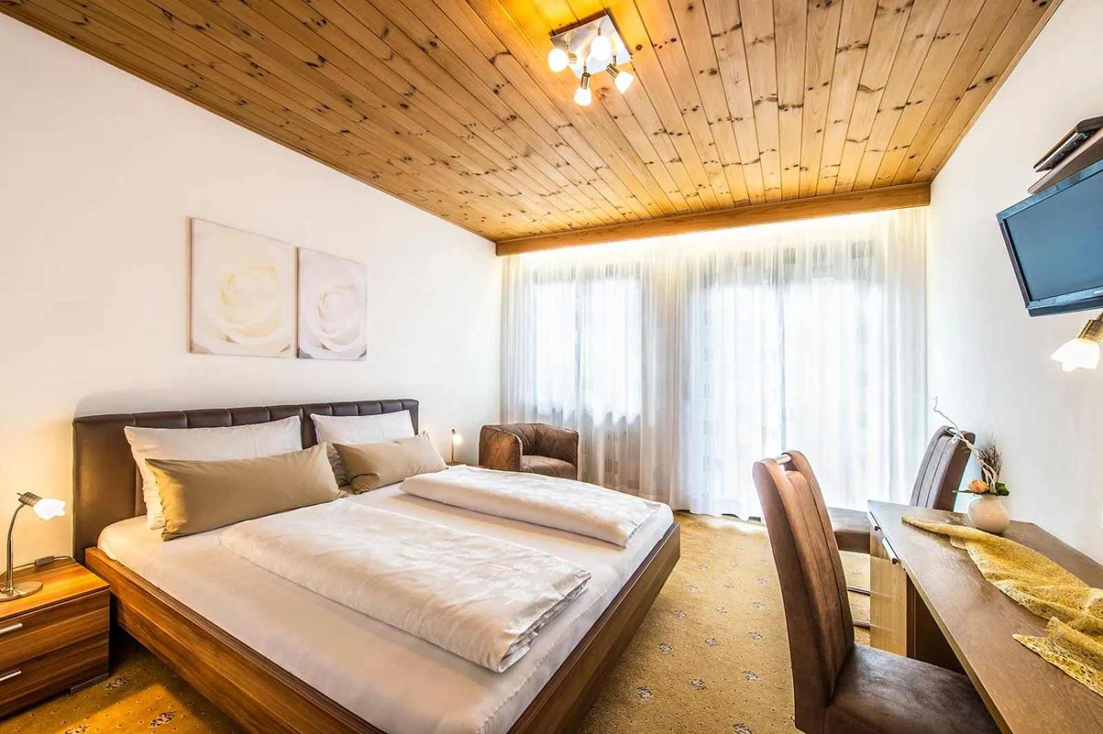 Photo of the whole room, Bed in Garni Weghueb