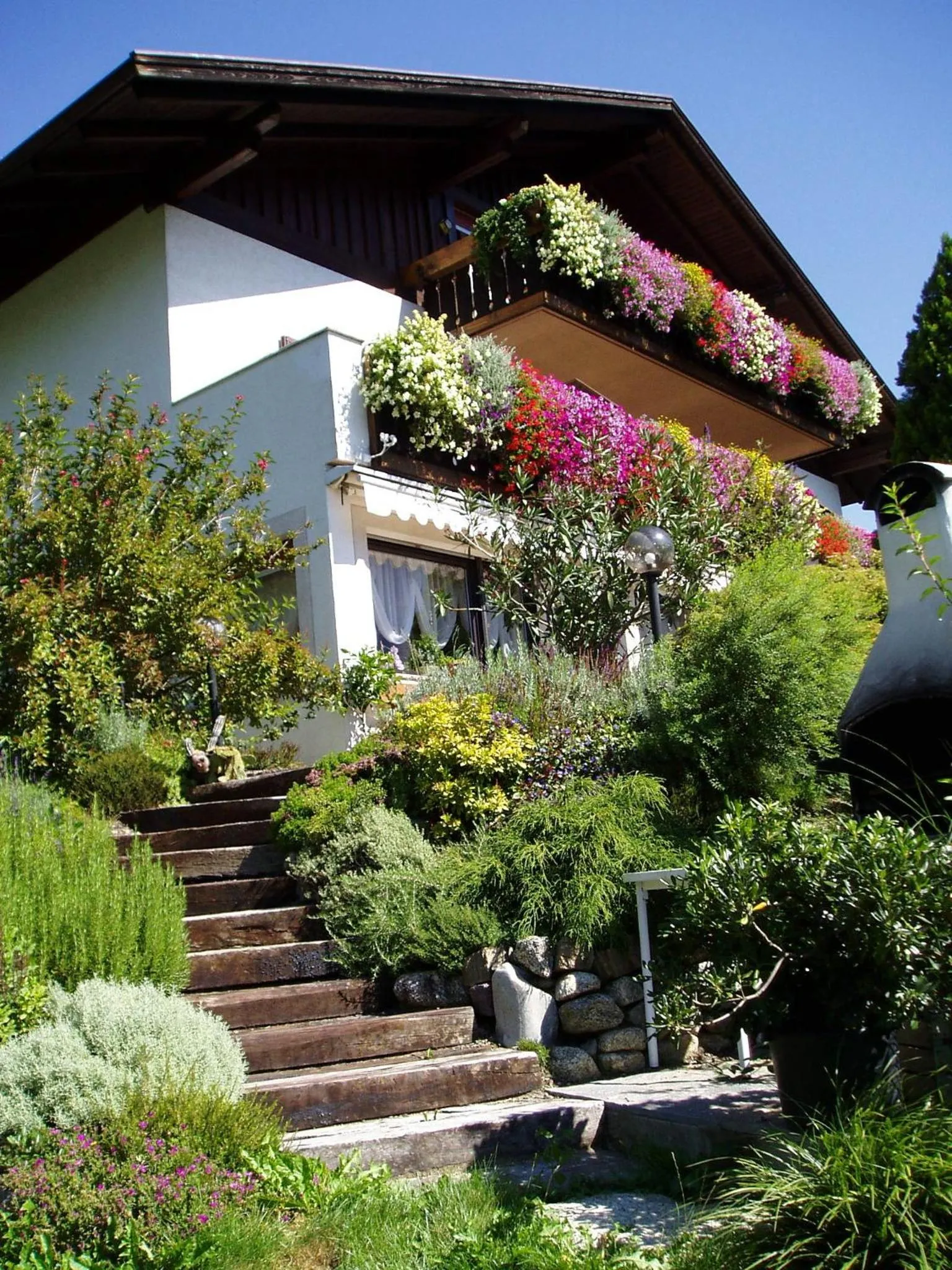 Property building in Garni Weghueb