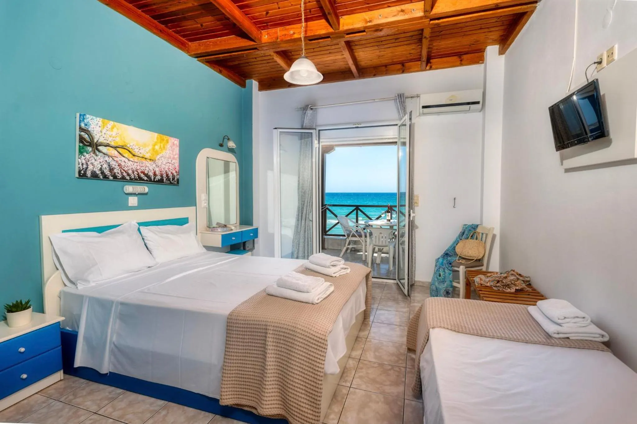 Photo of the whole room, Bed in Troulis Seaside