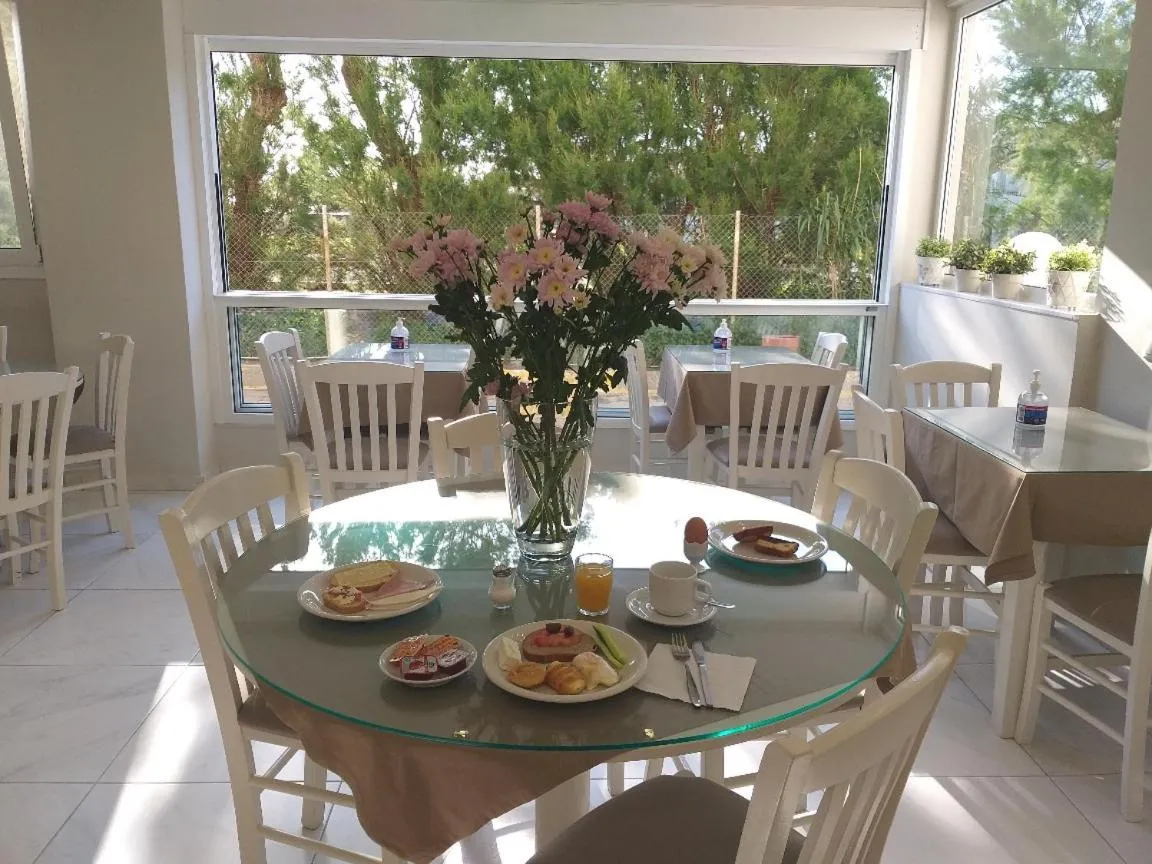 Restaurant/places to eat in Troulis Seaside