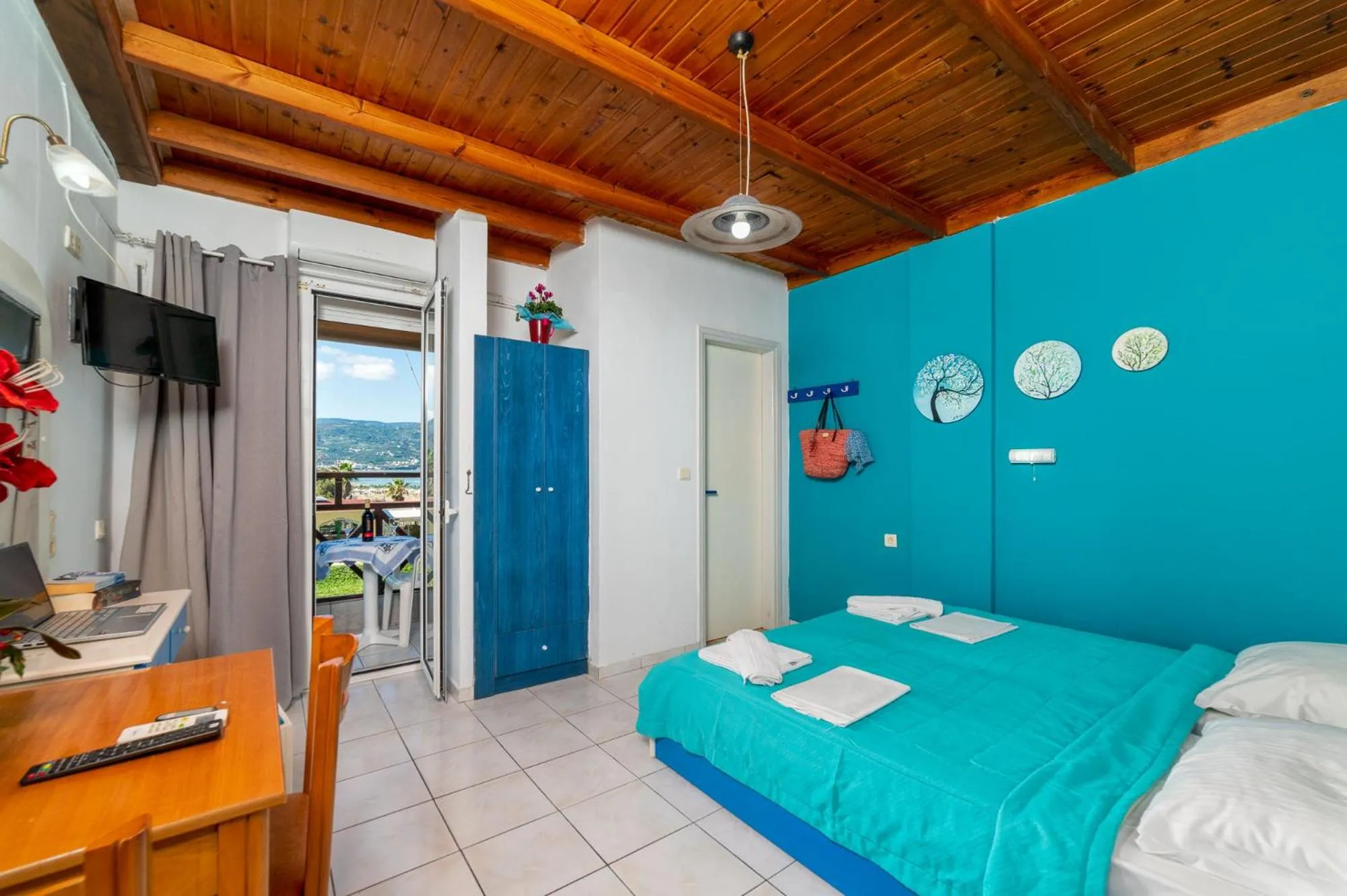 Photo of the whole room, Bed in Troulis Seaside