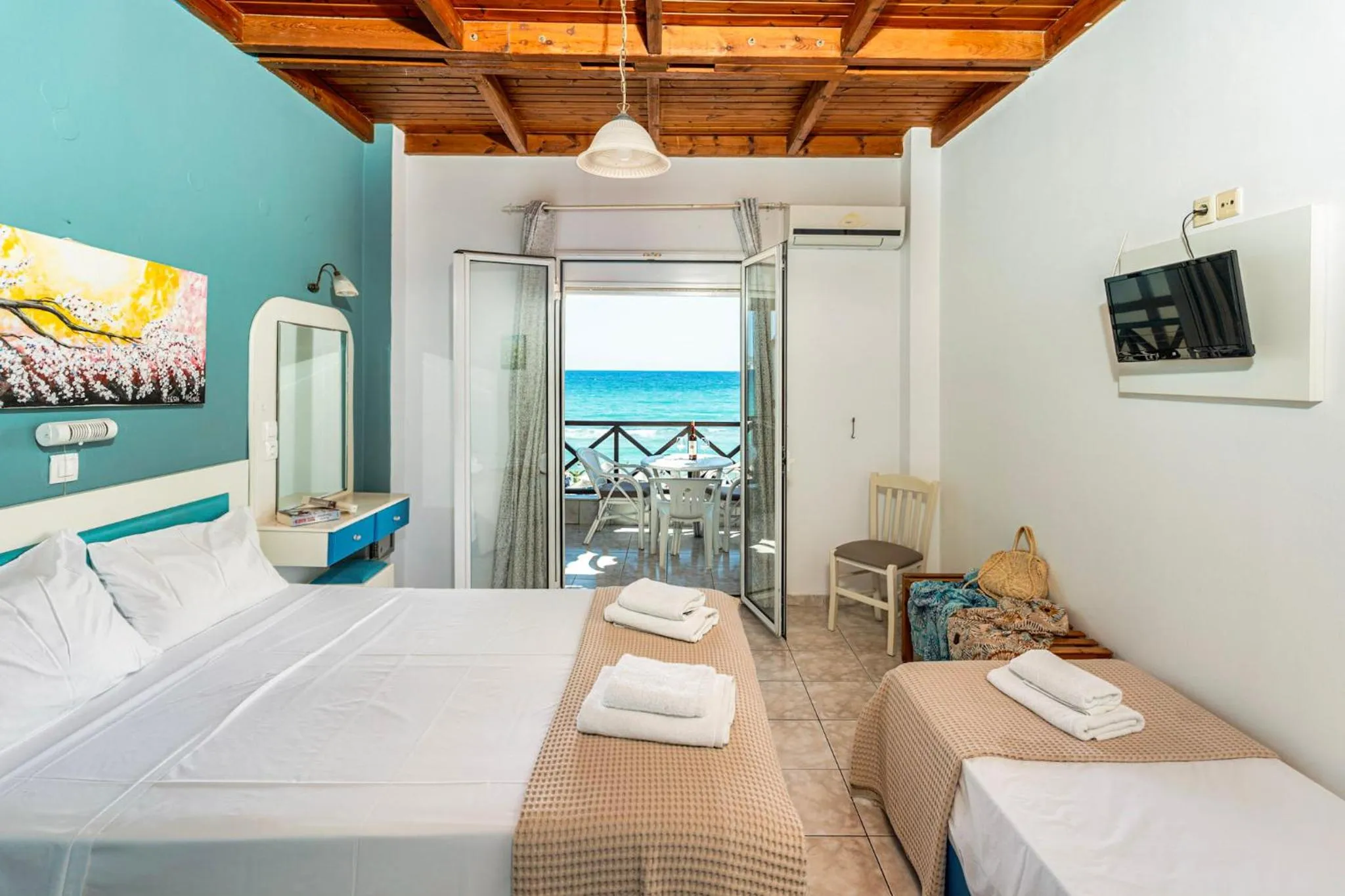 Photo of the whole room, Bed in Troulis Seaside