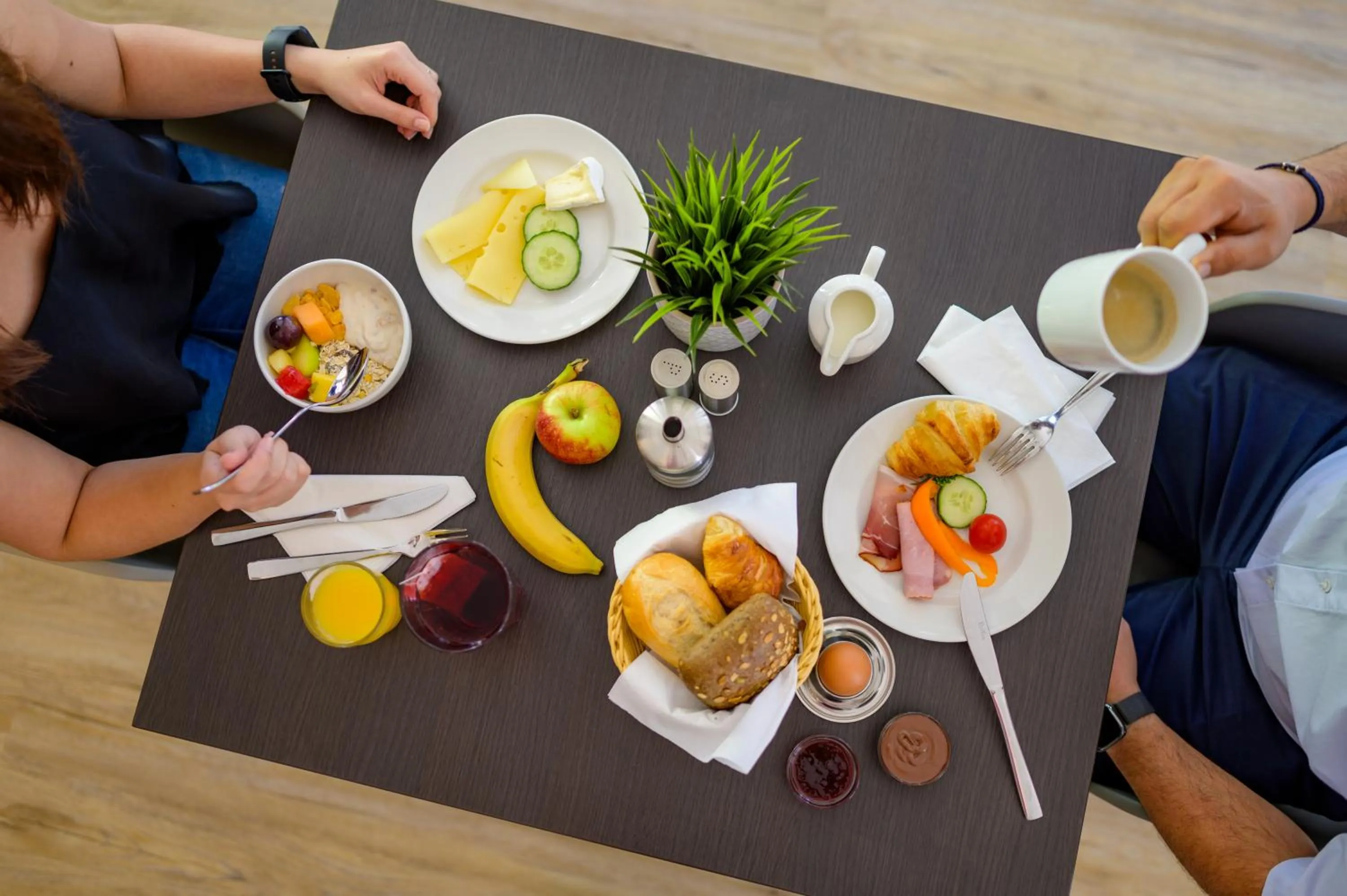 Restaurant/places to eat in ibis Hotel Frankfurt Messe West