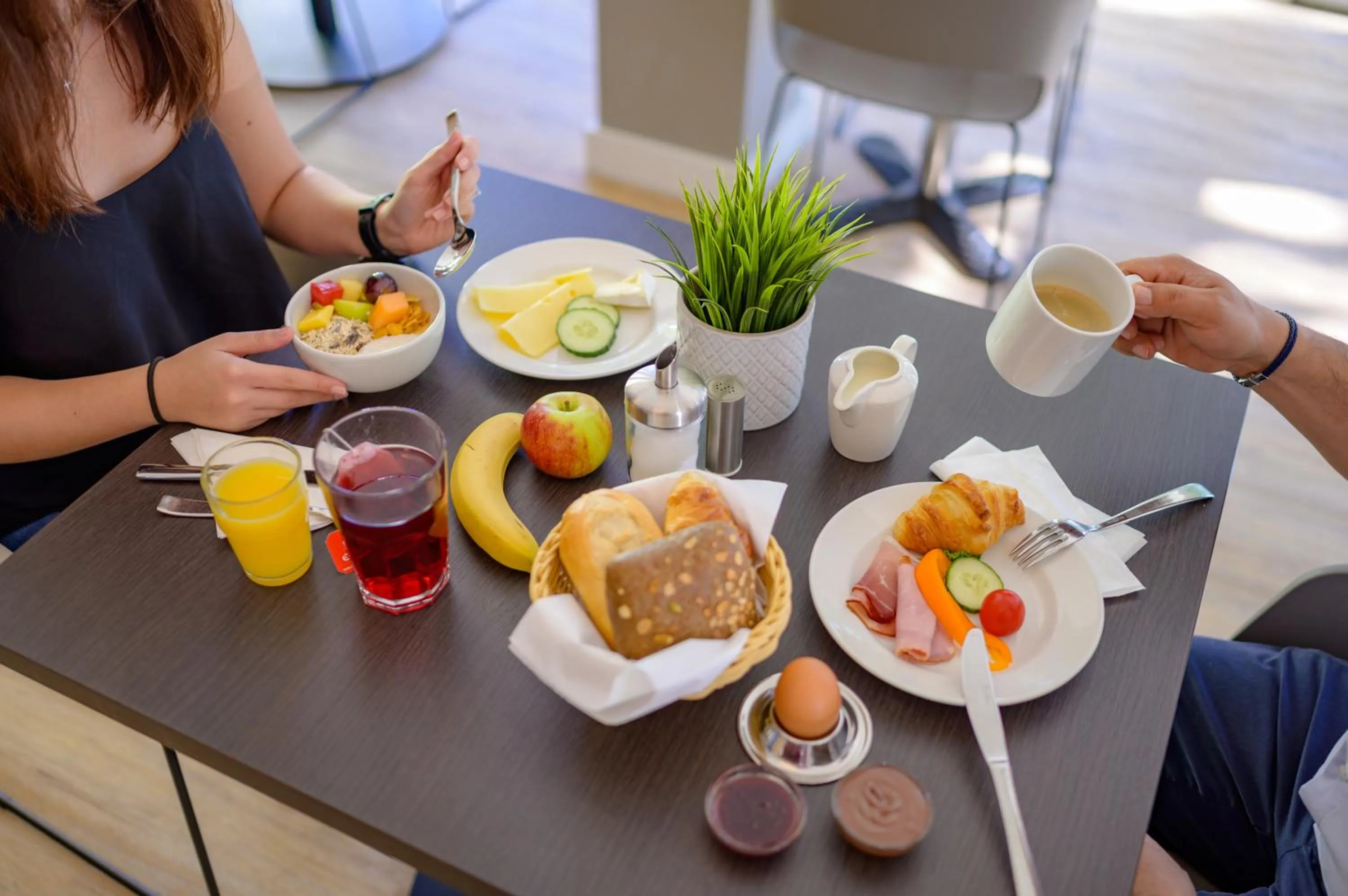 Restaurant/places to eat in ibis Hotel Frankfurt Messe West