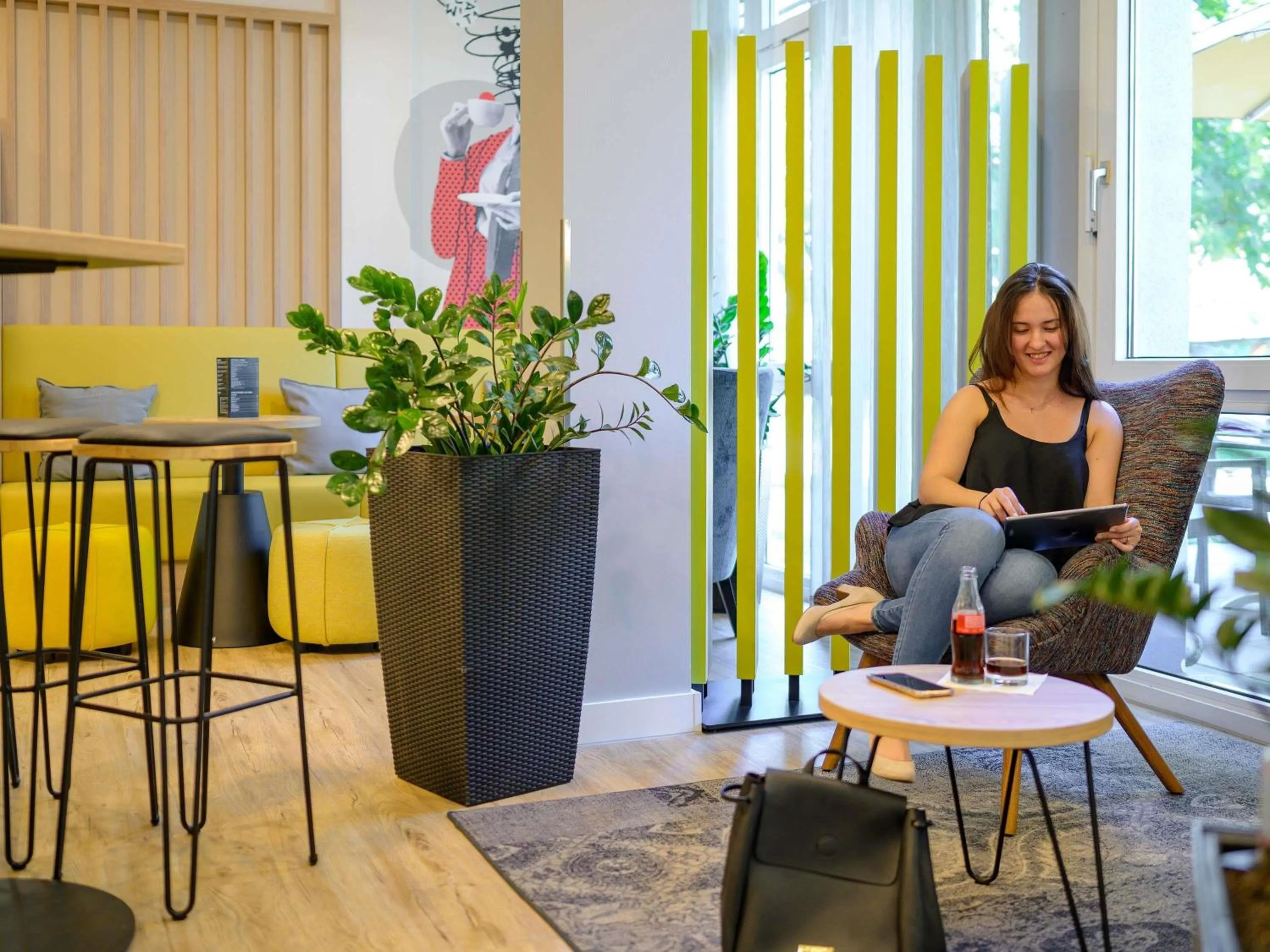 Lounge or bar in ibis Hotel Frankfurt Messe West