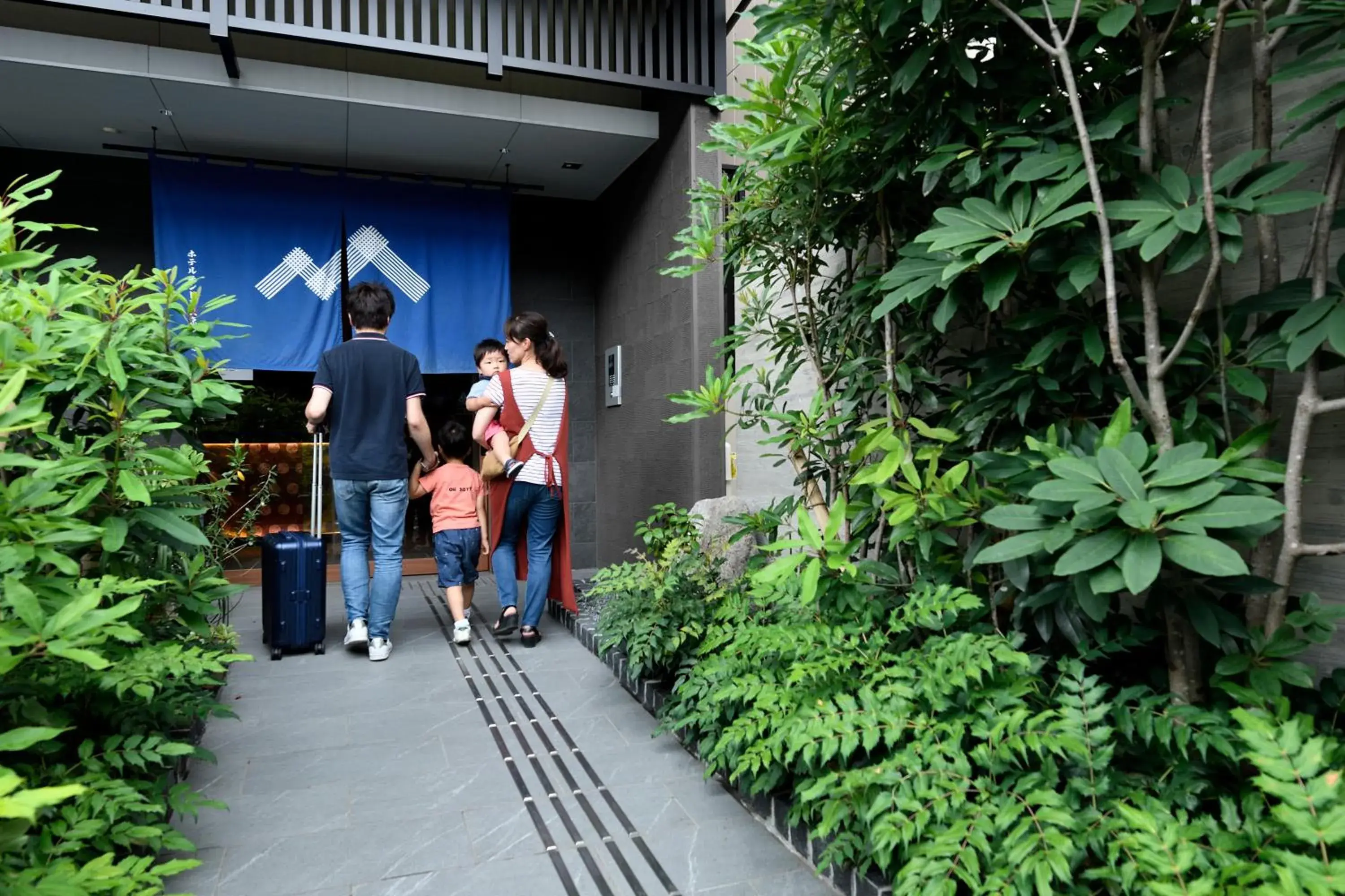 children in Hotel Mondonce Kyoto Gojo children in Hotel Mondonce Kyoto Gojo