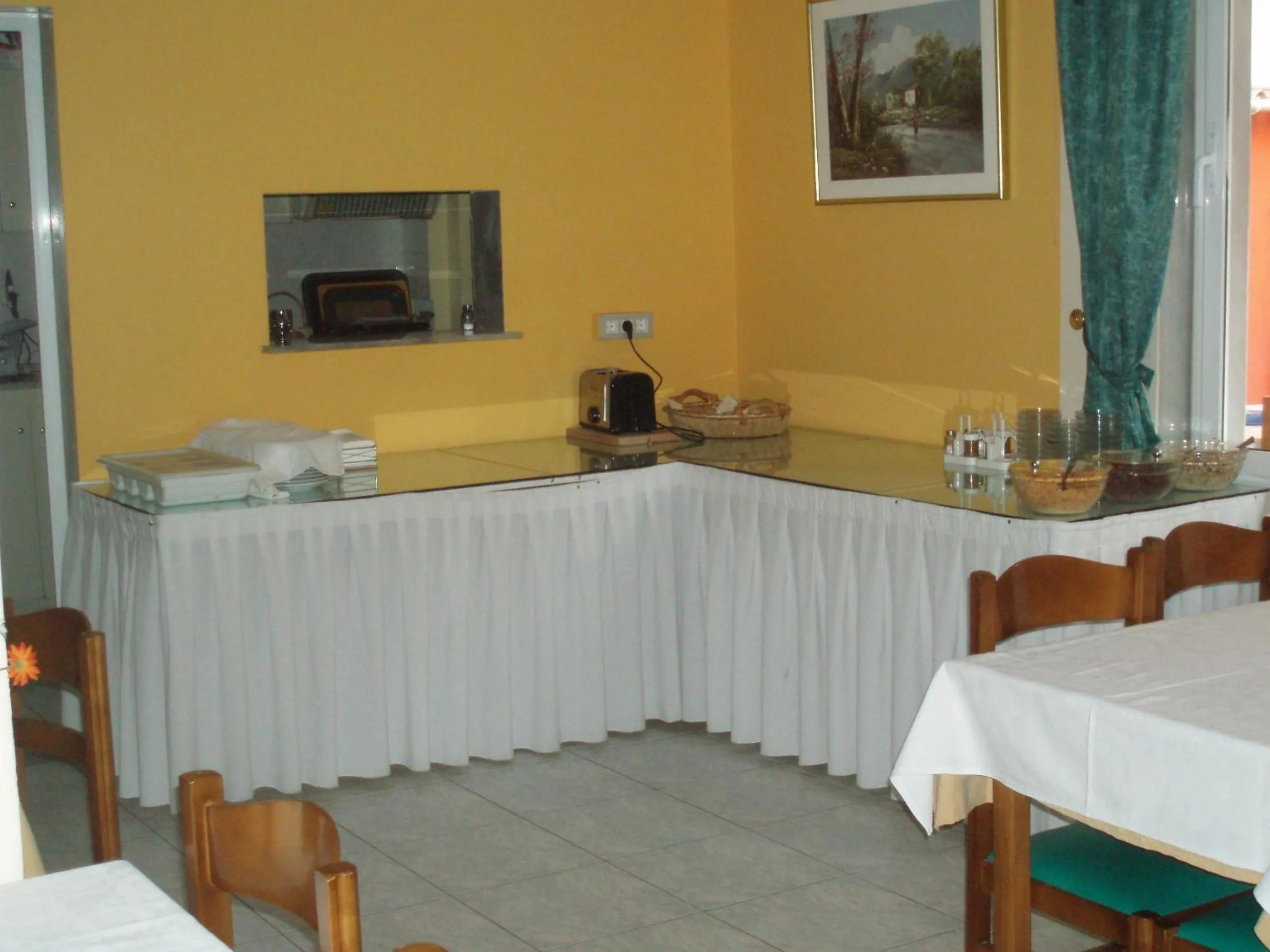 Restaurant/places to eat in Hotel Orfeas