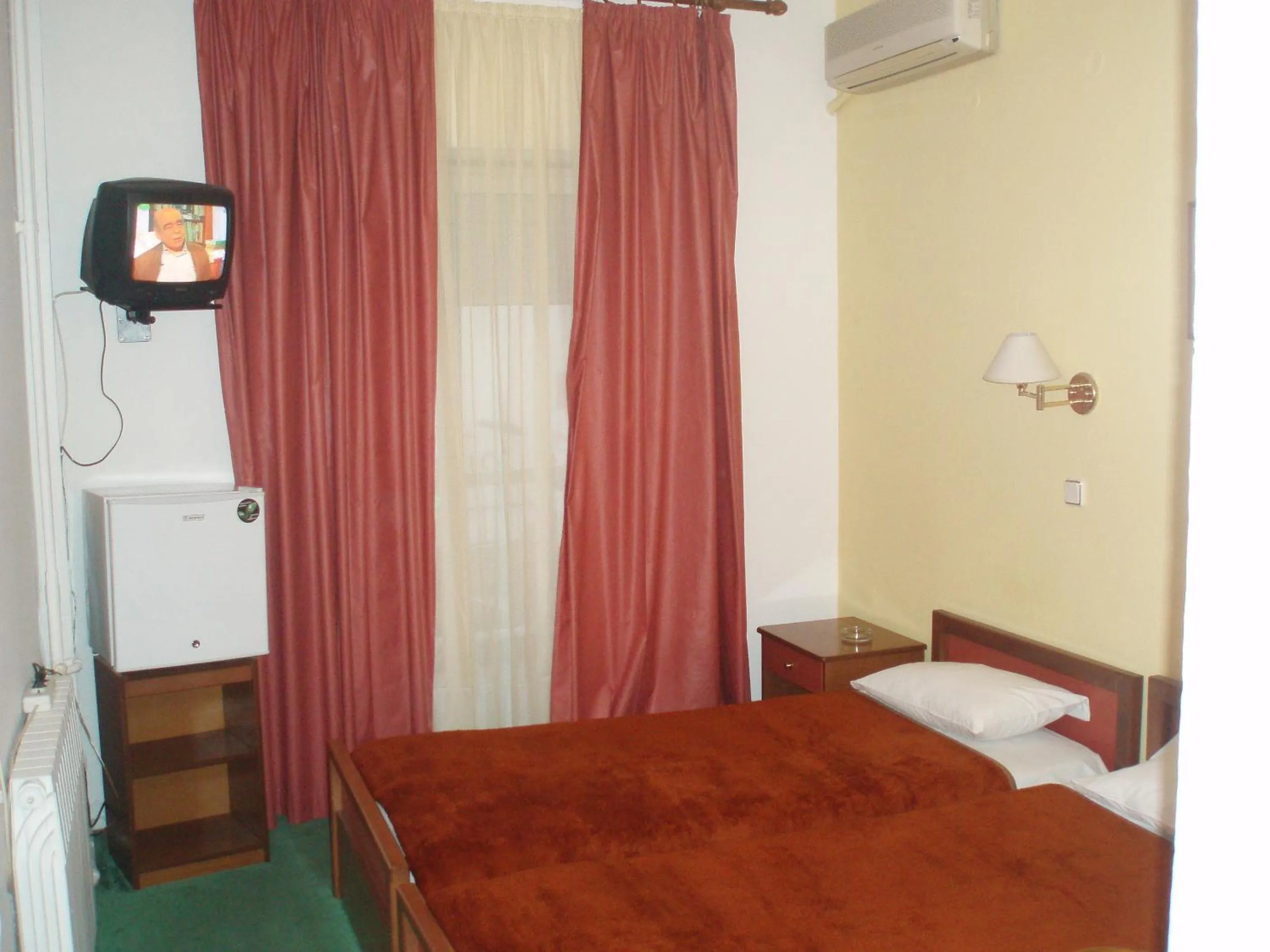 Photo of the whole room, Bed in Hotel Orfeas